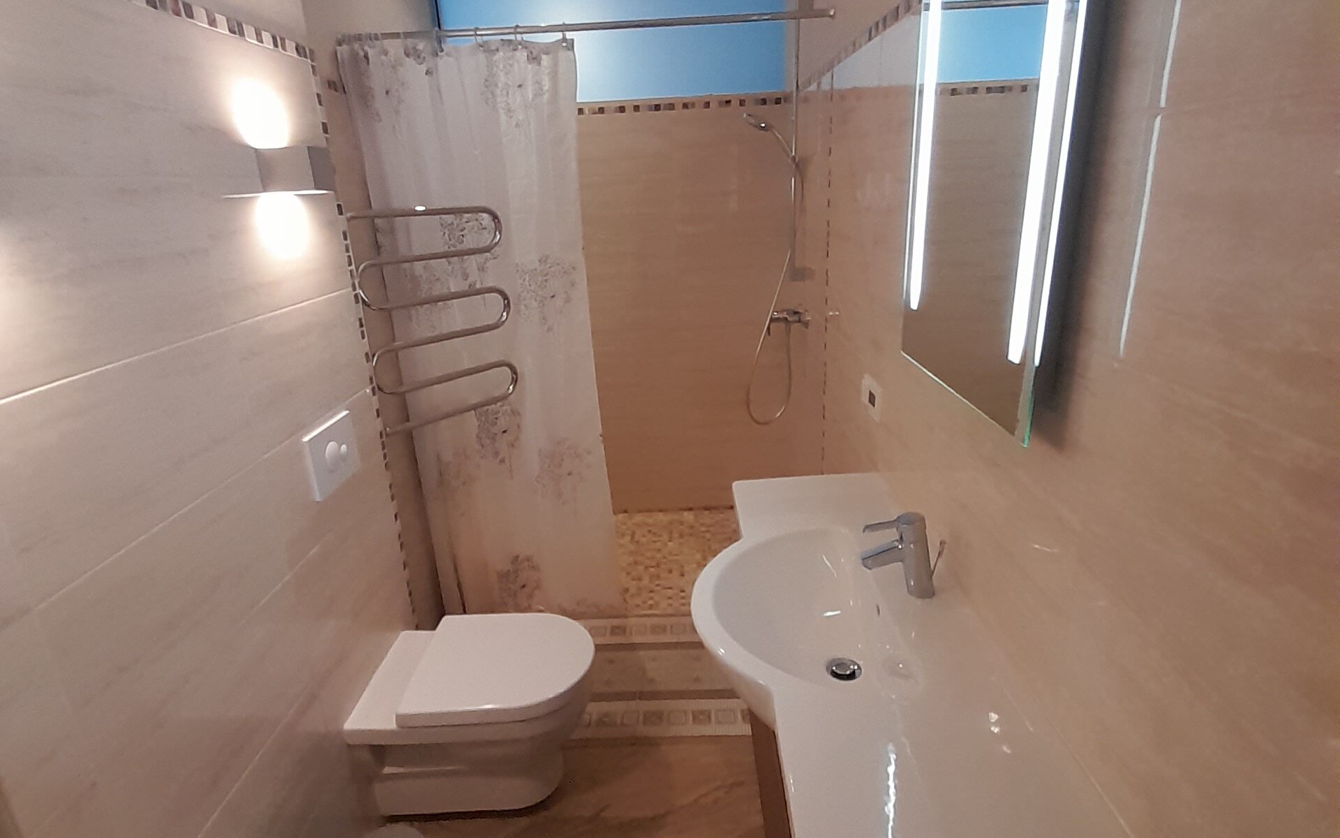 Nuomojamas 74 kv.m. 3 kambarių apartamentai Klaipėdos miesto centre Šaulių g, šalia Lietuvininkų aikštė.