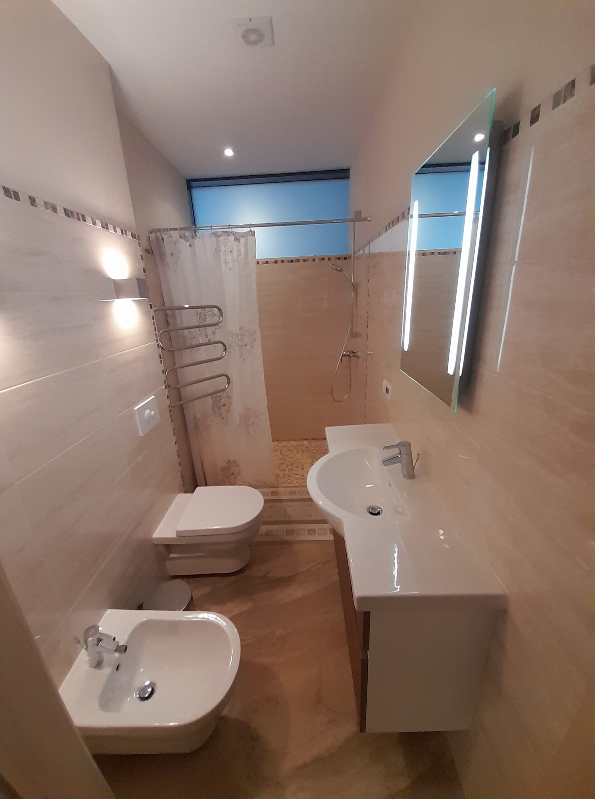 Nuomojamas 74 kv.m. 3 kambarių apartamentai Klaipėdos miesto centre Šaulių g, šalia Lietuvininkų aikštė.