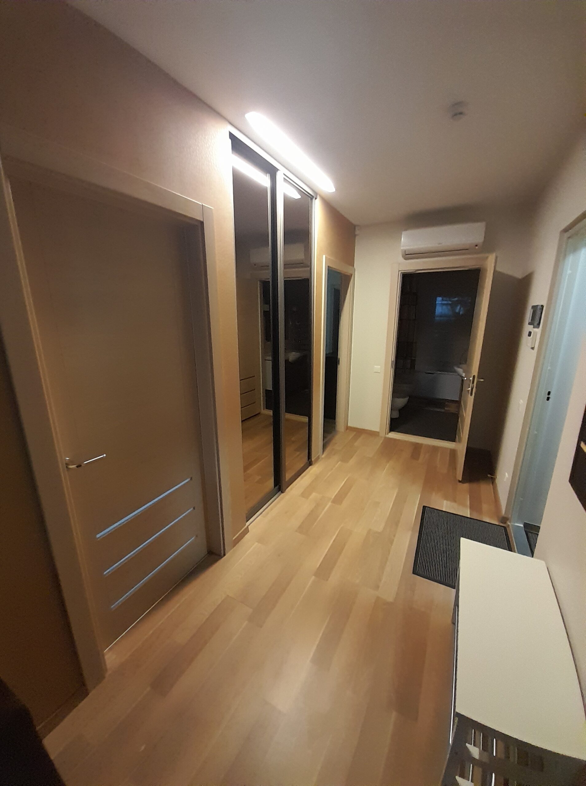Nuomojamas 74 kv.m. 3 kambarių apartamentai Klaipėdos miesto centre Šaulių g, šalia Lietuvininkų aikštė.