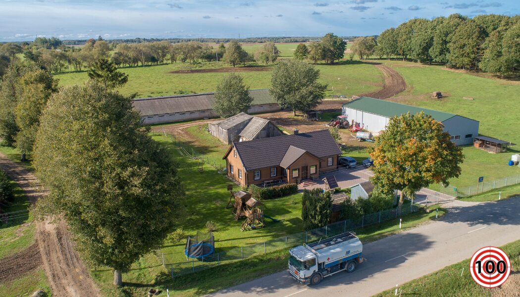Parduodamas namas su ūkiu.