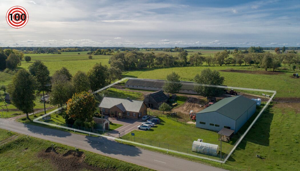 Parduodamas namas su ūkiu.