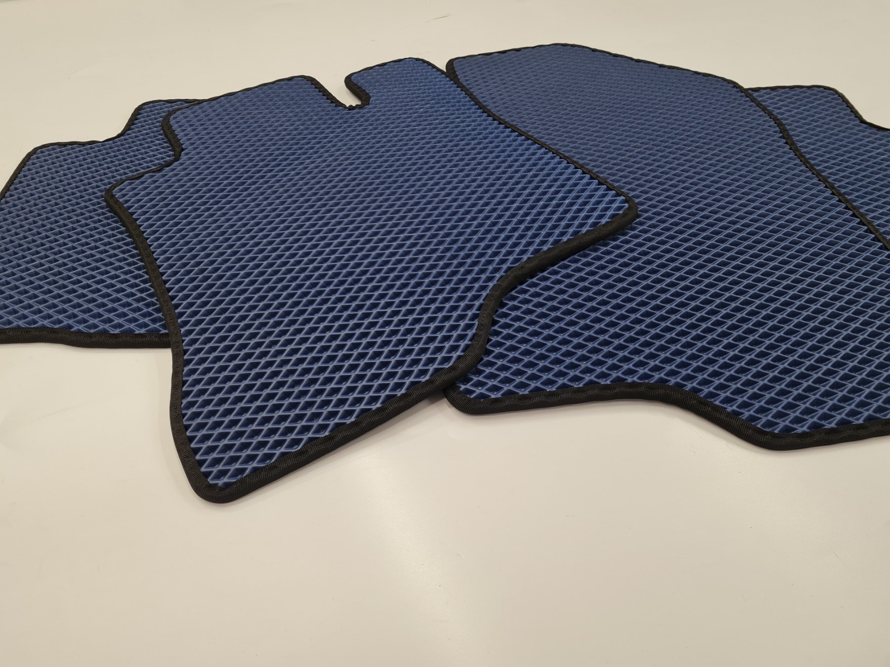 BentEvo Boutique – Stilingi Automobilio Aksesuarai