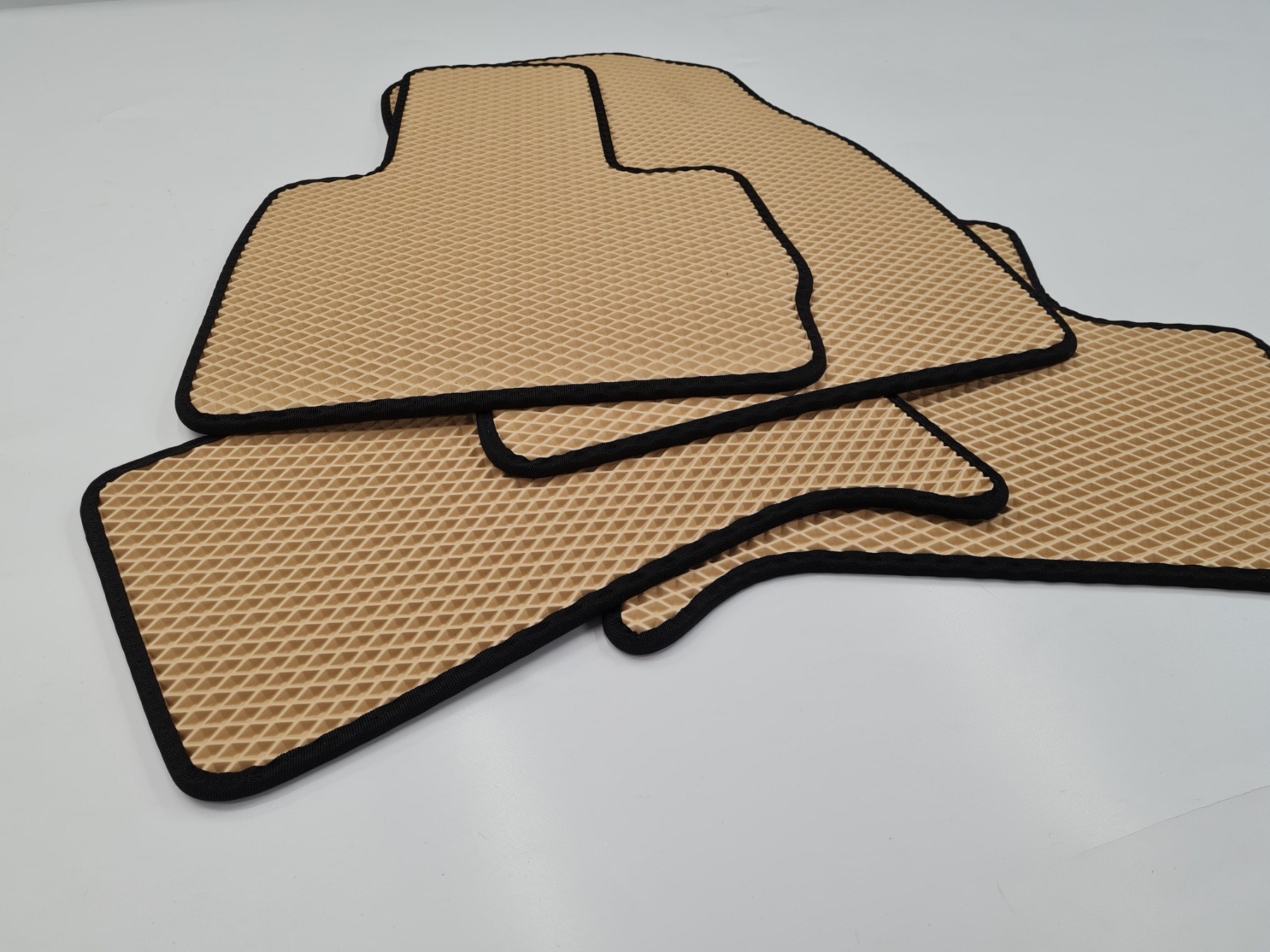 BentEvo Boutique – Stilingi Automobilio Aksesuarai