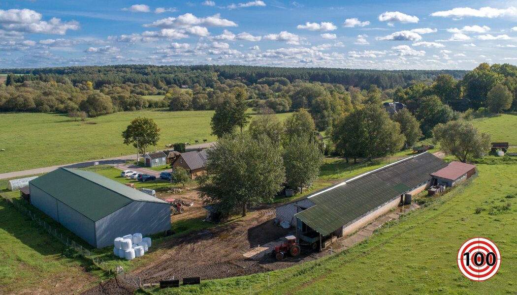 Parduodamas namas su ūkiu.