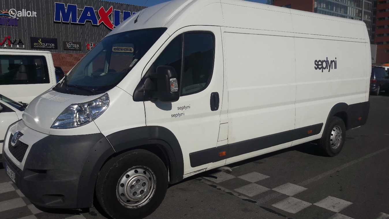 Senų baldų išvežimas