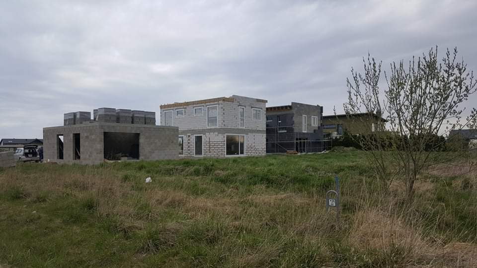 Statyba ir vidaus remonto darbai. Taip pat tarpininkaujame parduodant, išnuomojant nekilnojamąjį turtą Pajūryje