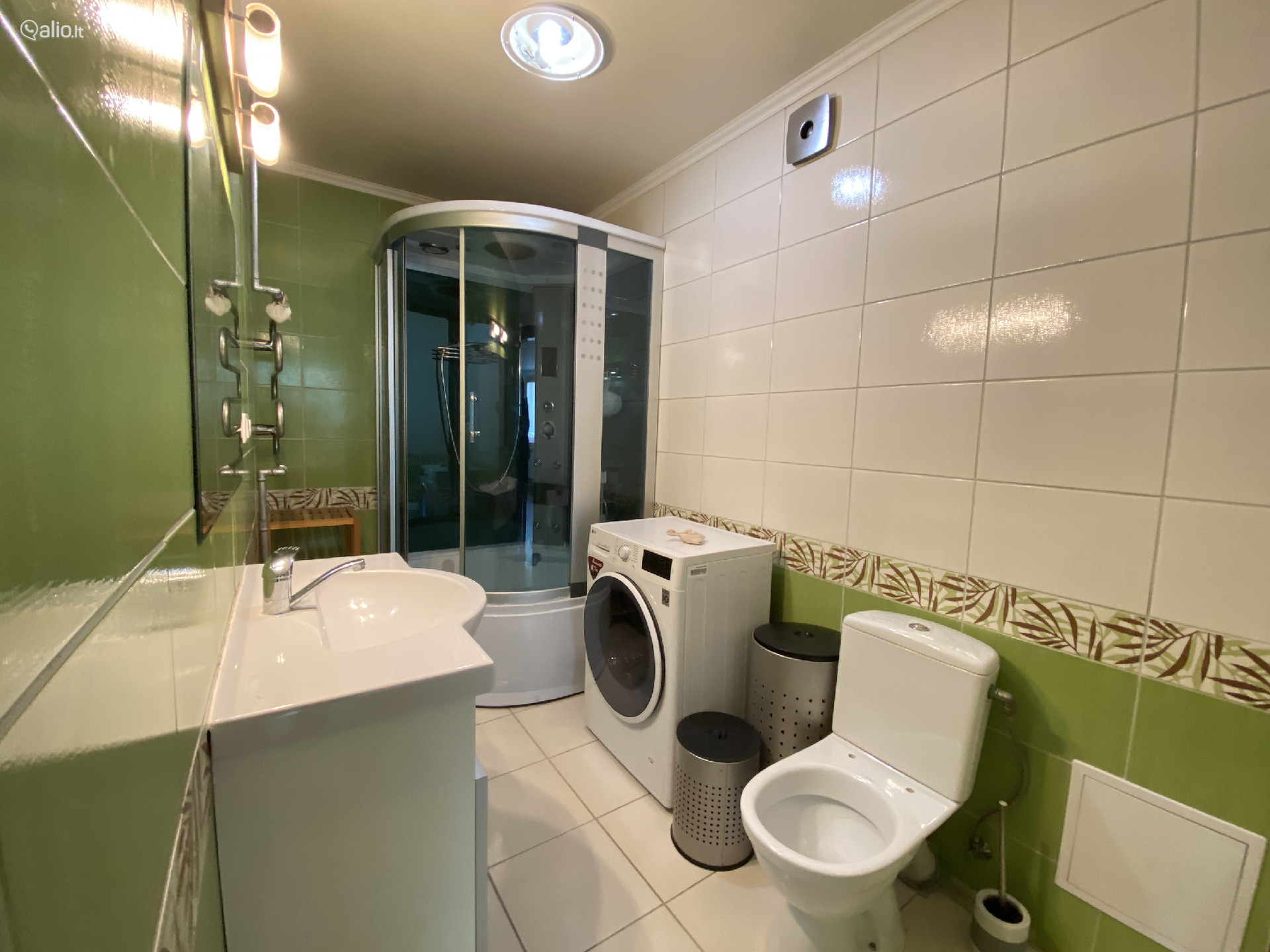 3 KAMBARIŲ BUTAS PALANGOJE, RENOVUOTAME NAME