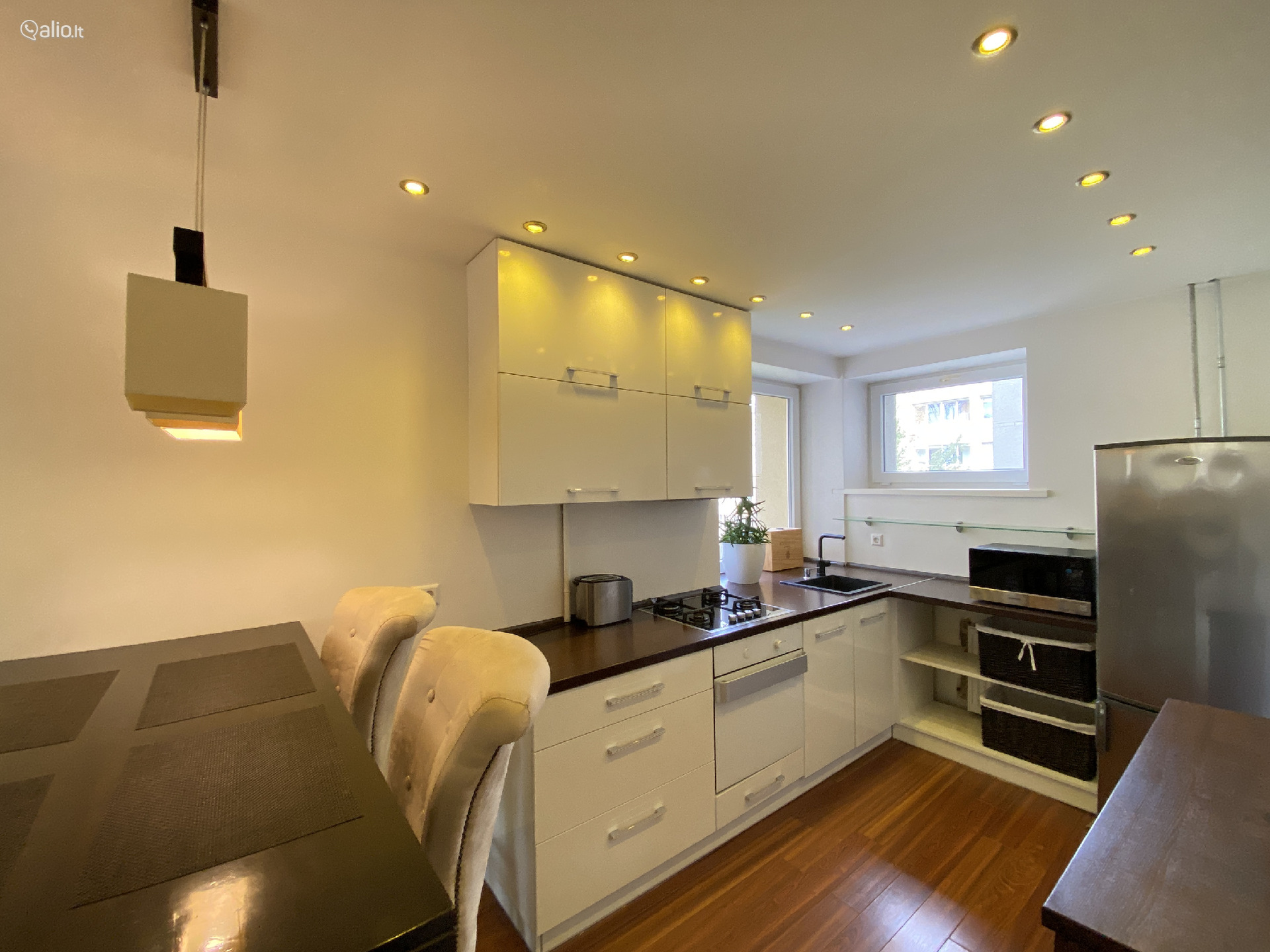 3 KAMBARIŲ BUTAS PALANGOJE, RENOVUOTAME NAME