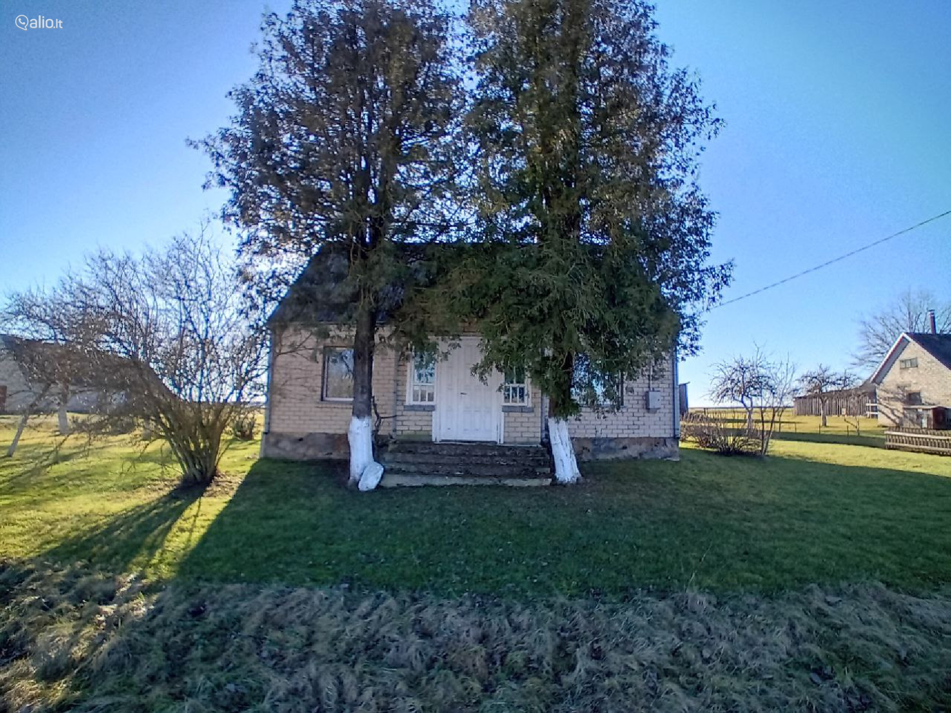 ĮRENGTAS NAMAS RADVILIŠKIO R., SKĖMIŲ K. SU 30 A ŽEMĖS