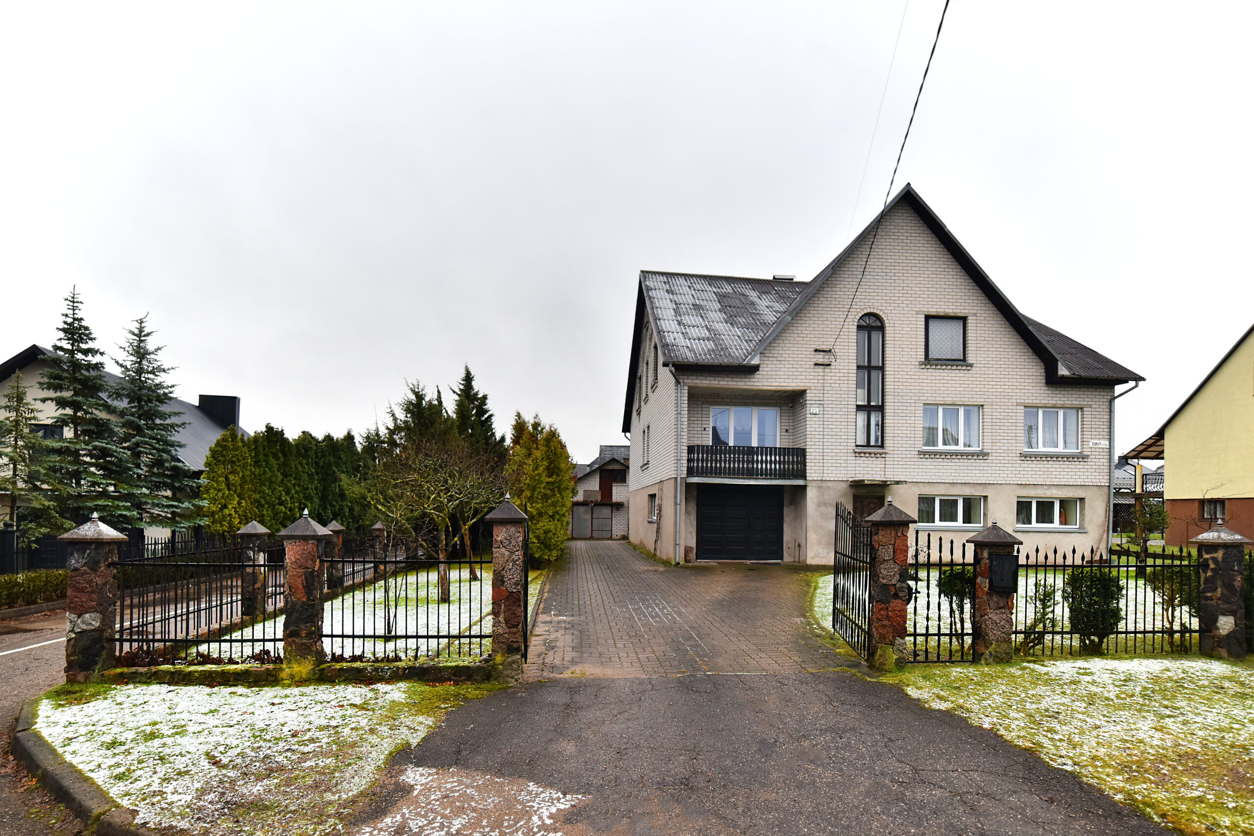 Parduodamas namas, Telšiuose.