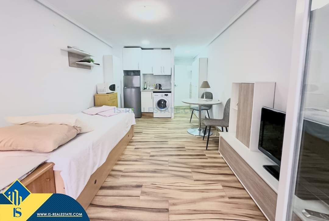 Parduodama renovuota studija Ispanijoje, Alicante provincijoje, Torrevieja mieste