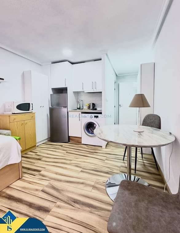 Parduodama renovuota studija Ispanijoje, Alicante provincijoje, Torrevieja mieste