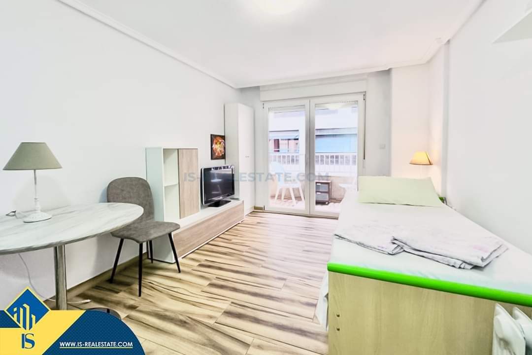 Parduodama renovuota studija Ispanijoje, Alicante provincijoje, Torrevieja mieste