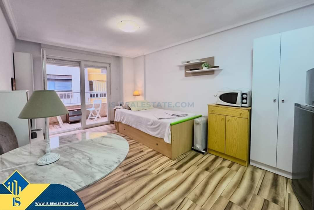 Parduodama renovuota studija Ispanijoje, Alicante provincijoje, Torrevieja mieste