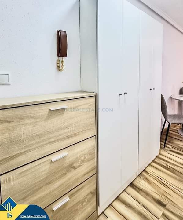 Parduodama renovuota studija Ispanijoje, Alicante provincijoje, Torrevieja mieste