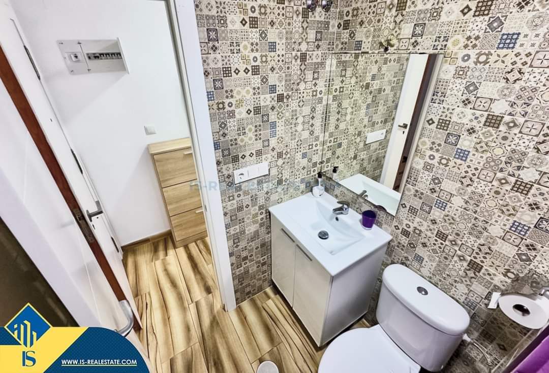 Parduodama renovuota studija Ispanijoje, Alicante provincijoje, Torrevieja mieste