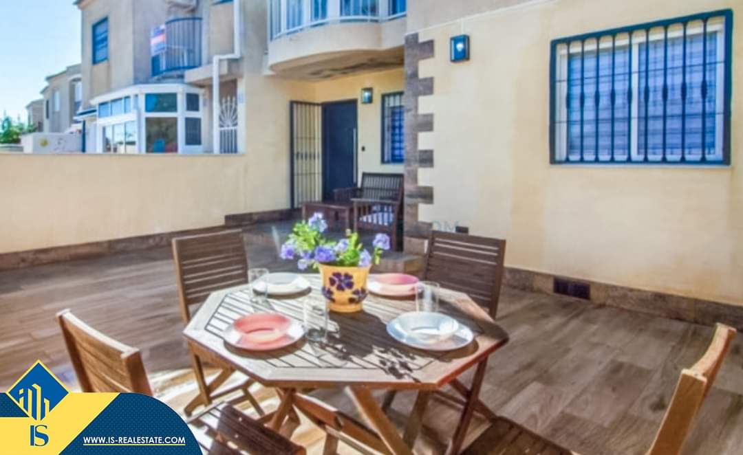 Parduodamas 3-jų kambarių renovuotas namas, Ispanijoje, Alicante provincijoje, Torrevieja mieste, El Chaparral rajone