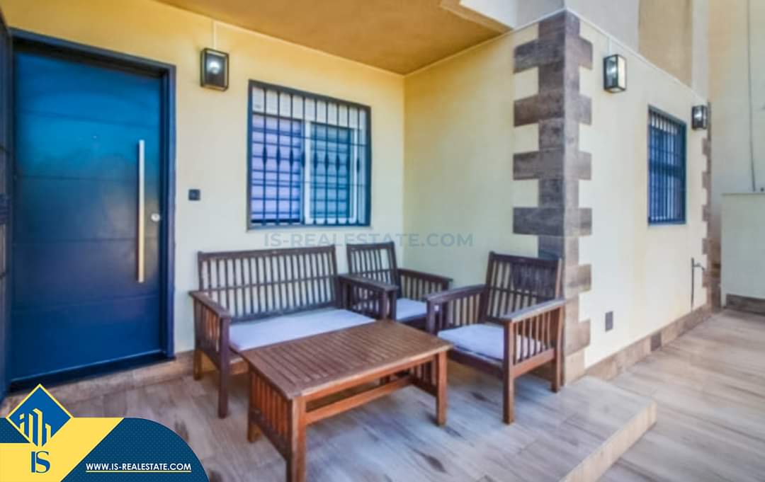 Parduodamas 3-jų kambarių renovuotas namas, Ispanijoje, Alicante provincijoje, Torrevieja mieste, El Chaparral rajone