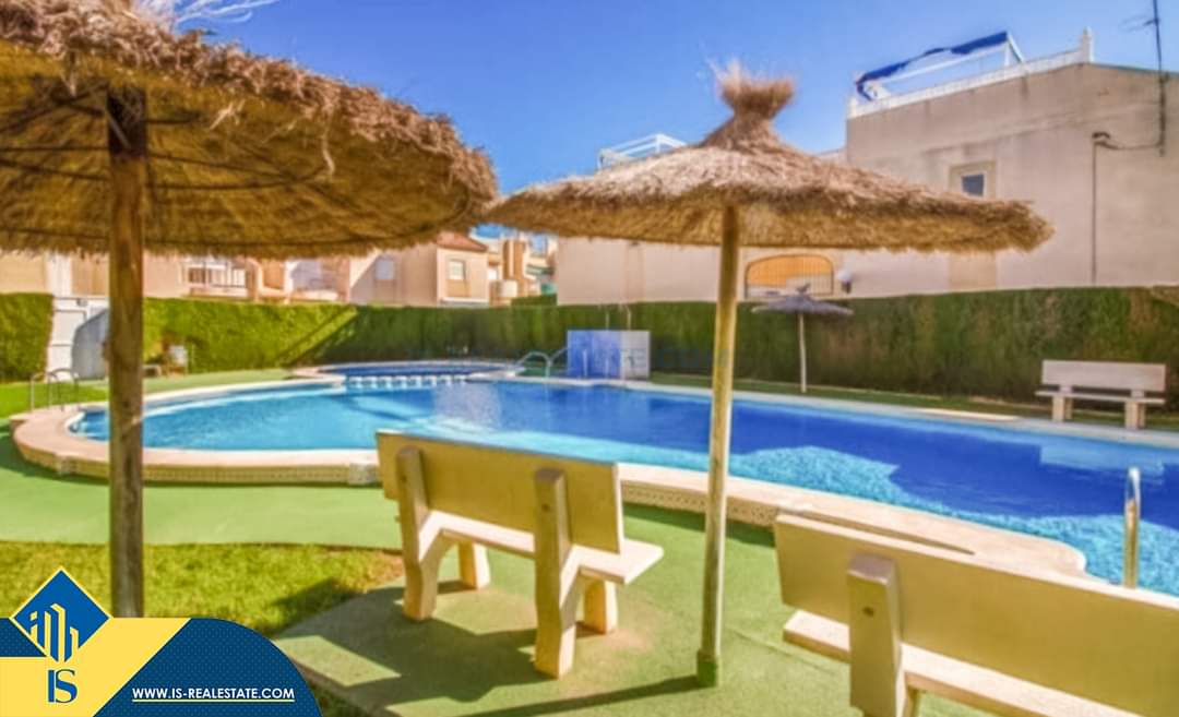 Parduodamas 3-jų kambarių renovuotas namas, Ispanijoje, Alicante provincijoje, Torrevieja mieste, El Chaparral rajone