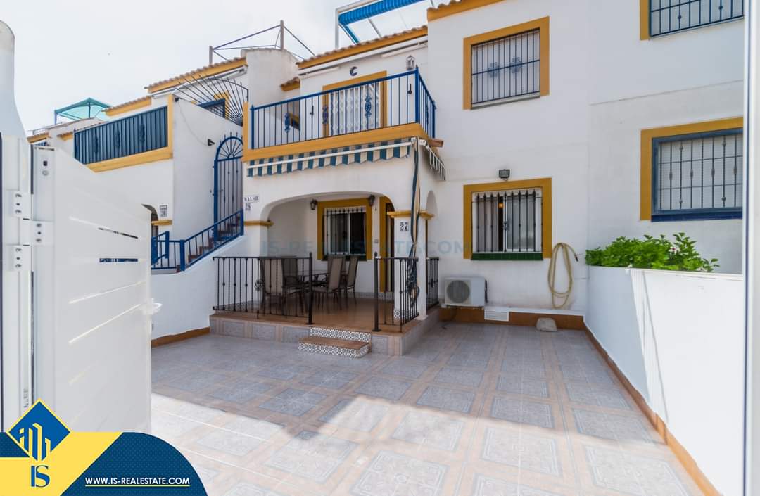 Parduodamas 3-jų kambarių namas, Ispanijoje, Alicante provincijoje, Orihuela Costa mieste