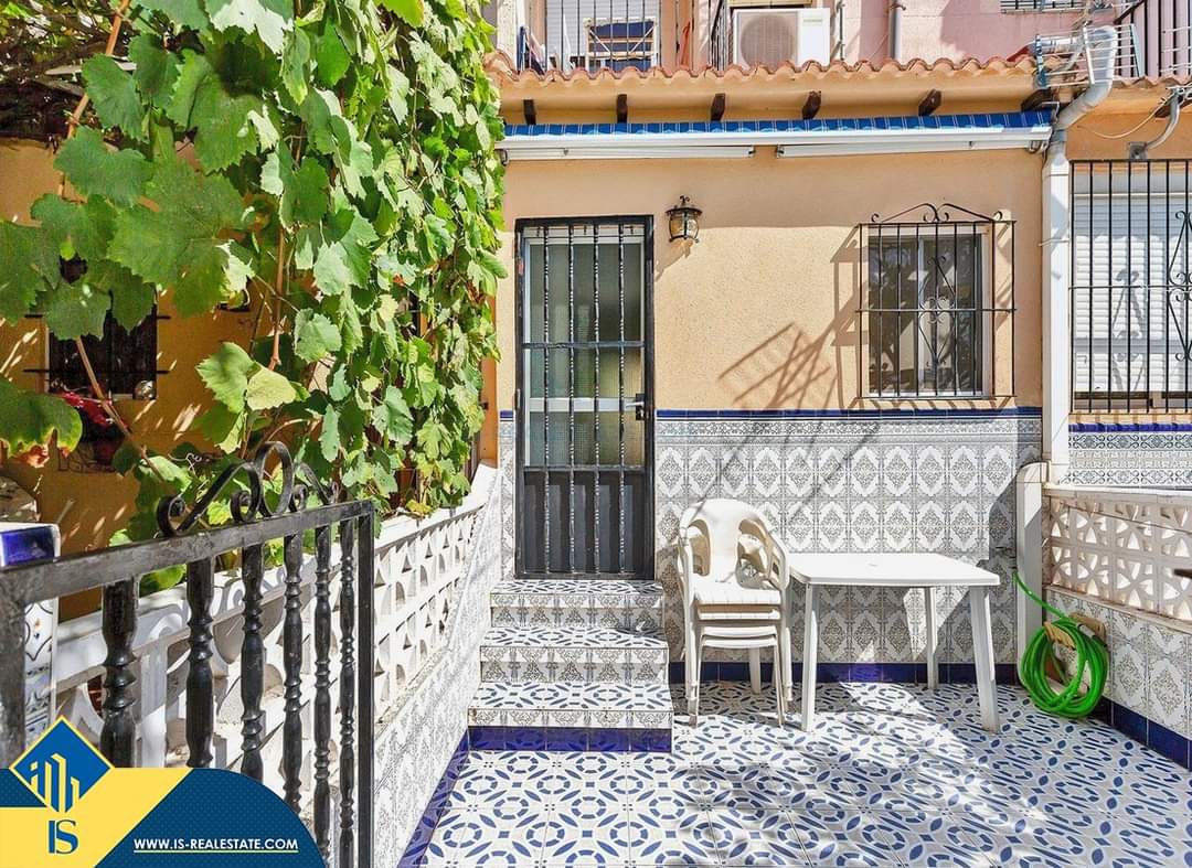 Parduodamas 2 kambarių bungalas, Ispanijoje, Alicante provincijoje, Torrevieja mieste, La Mata rajone