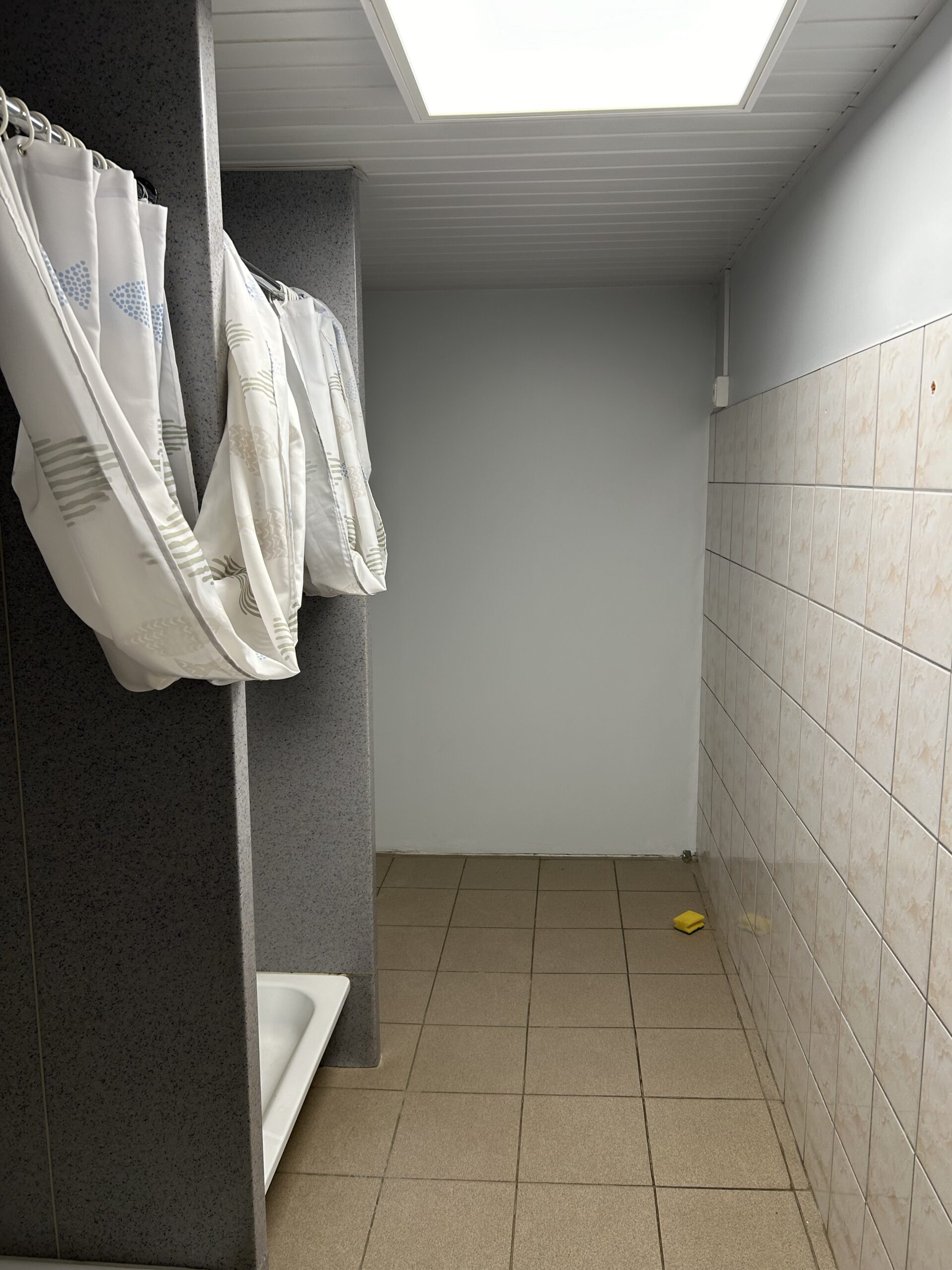 Išnuomojamos 150 kv.m. Sporto salės – paslaugų – gamybinės patalpos centre Naujoji Uosto g.