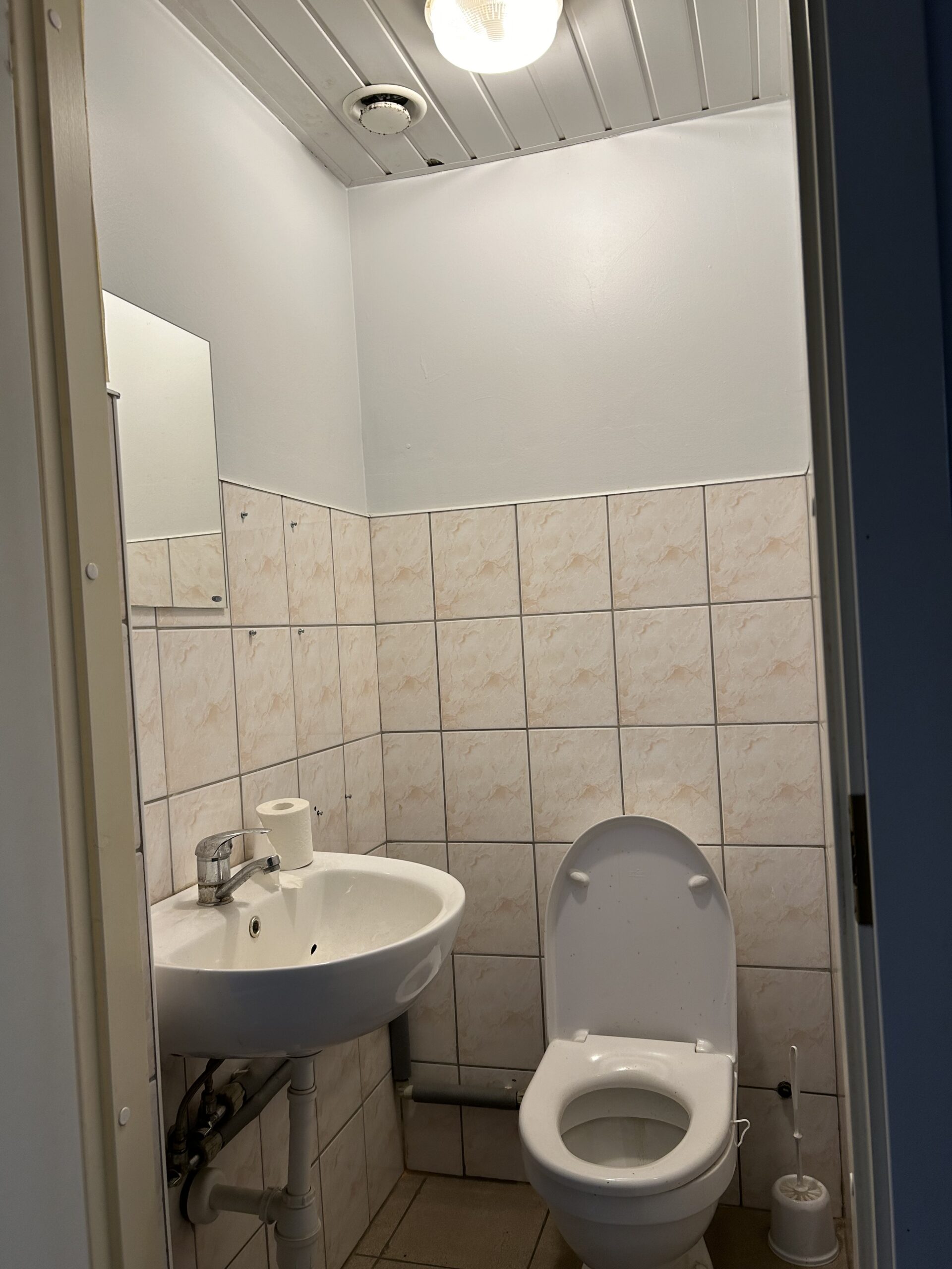 Išnuomojamos 150 kv.m. Sporto salės – paslaugų – gamybinės patalpos centre Naujoji Uosto g.