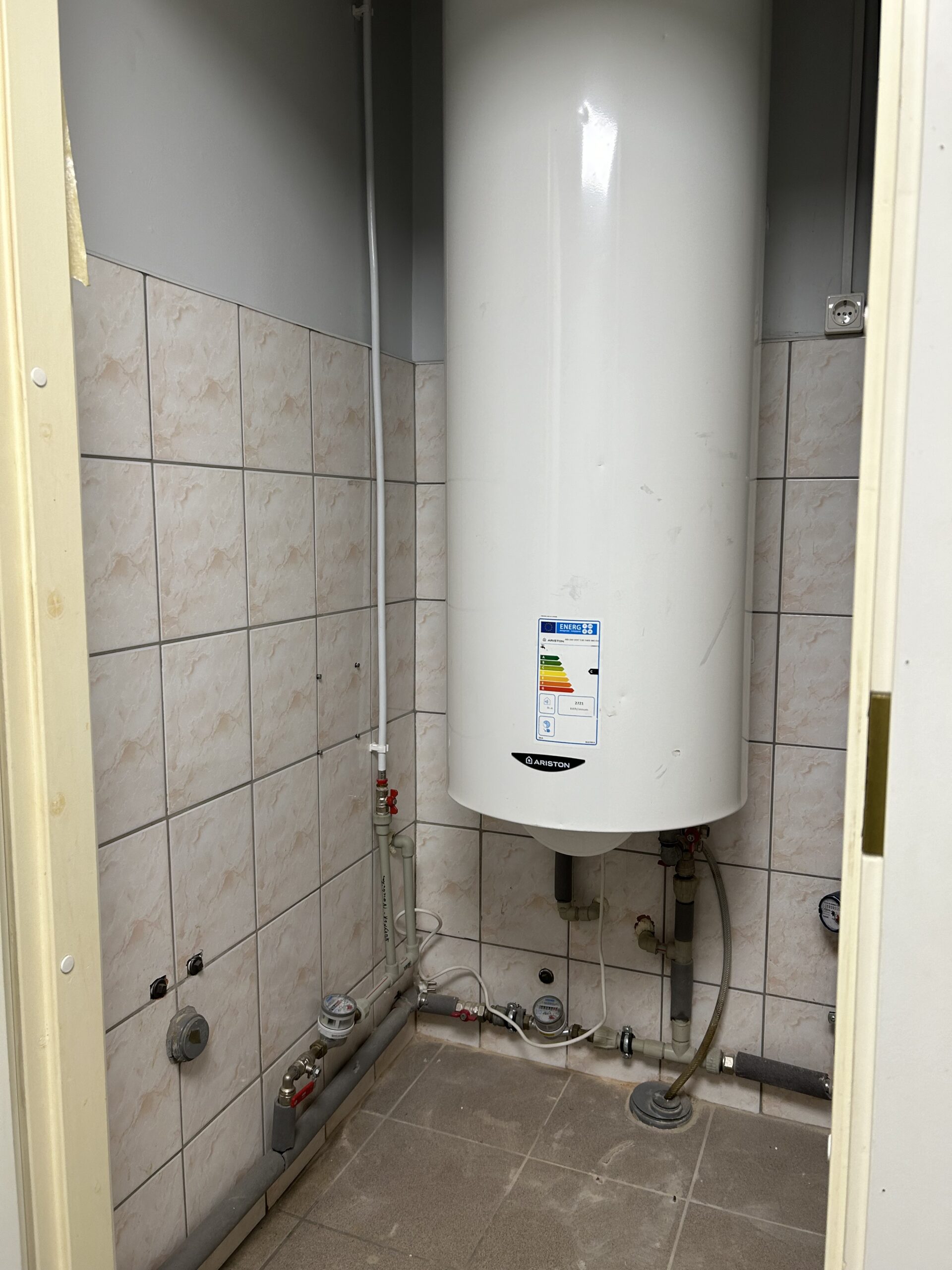 Išnuomojamos 150 kv.m. Sporto salės – paslaugų – gamybinės patalpos centre Naujoji Uosto g.