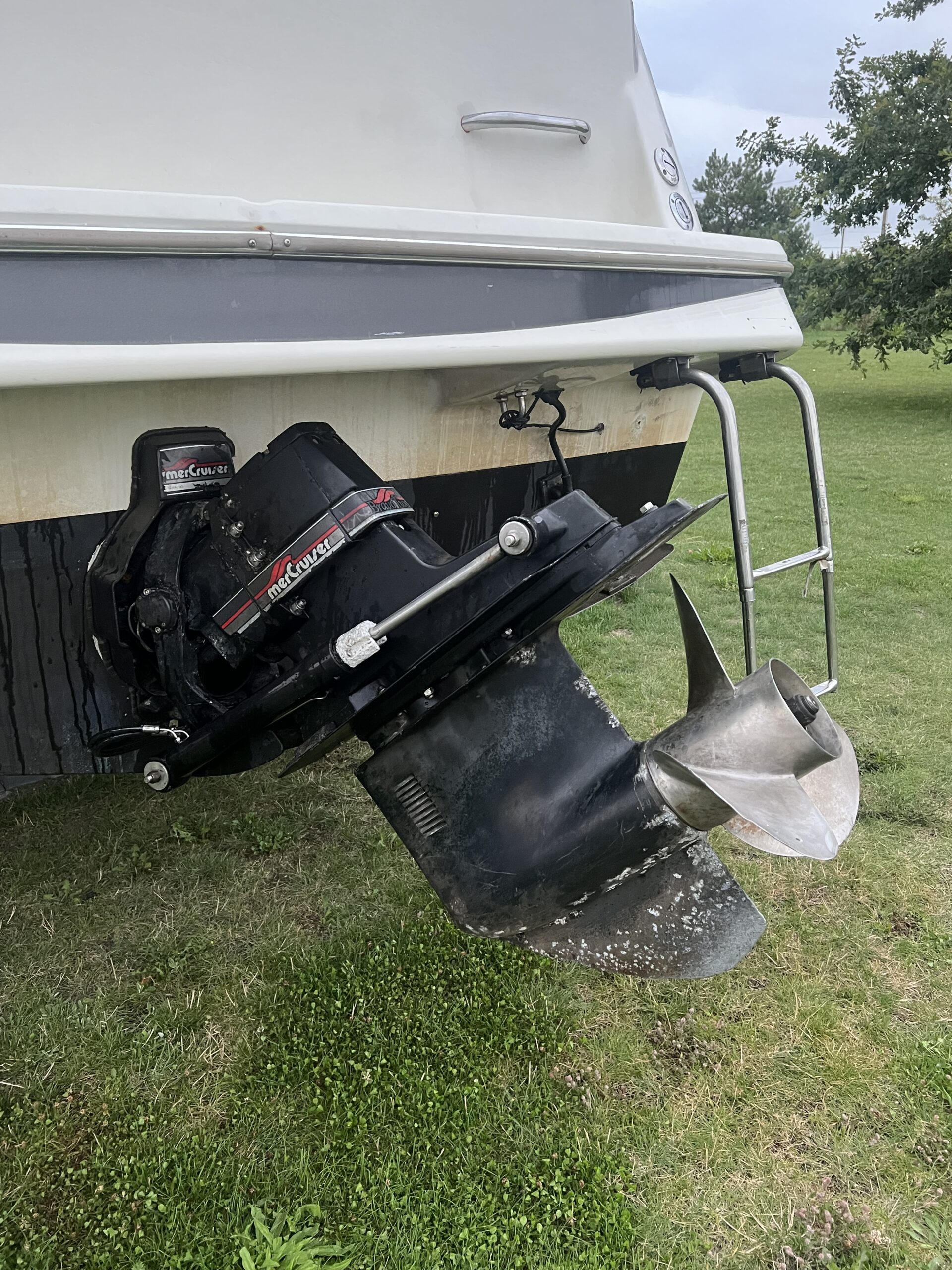 Parduodamas kateris Maxum 2400SCR