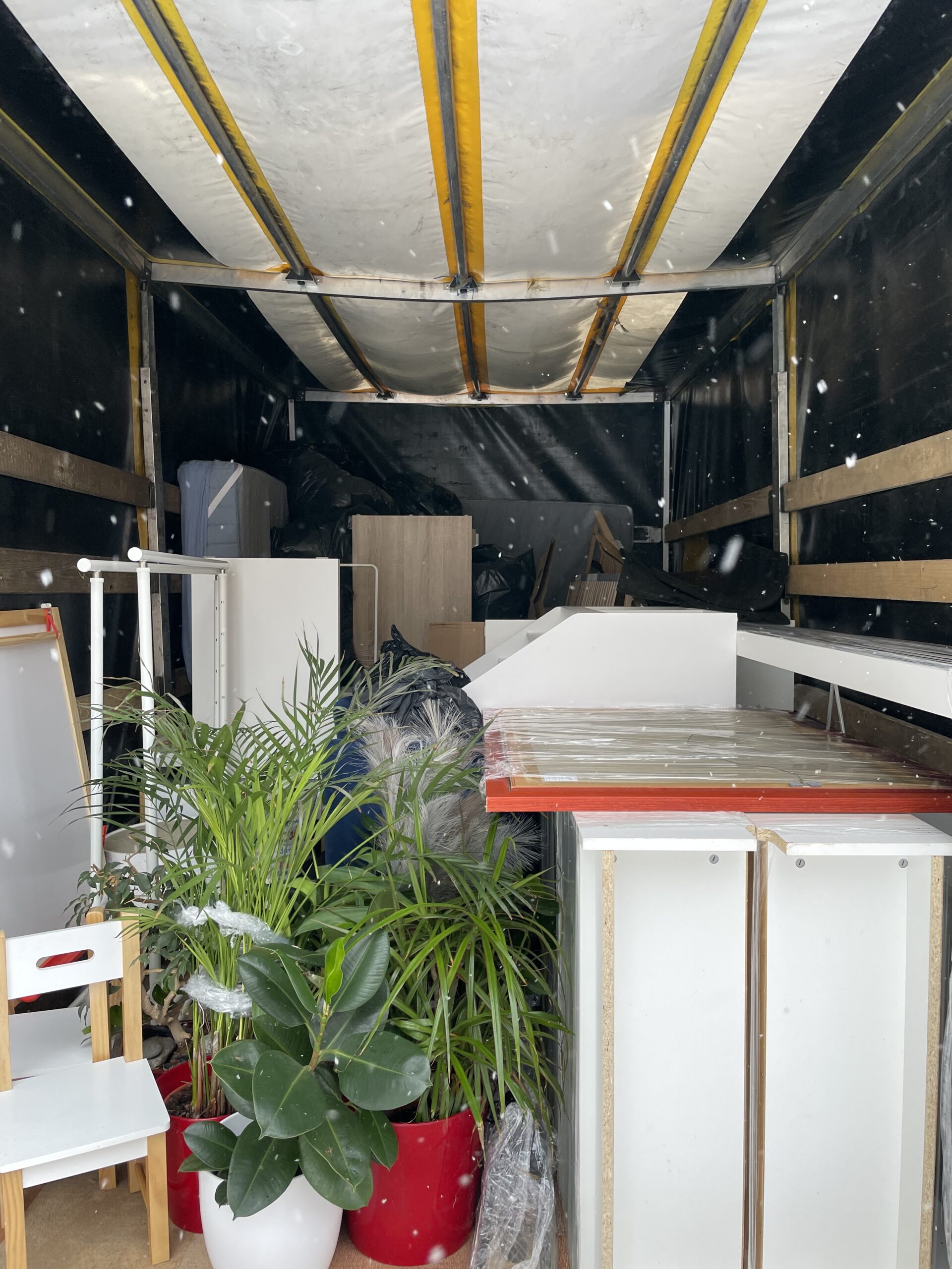 Krovinių pervežimo ir perkraustymo paslaugos