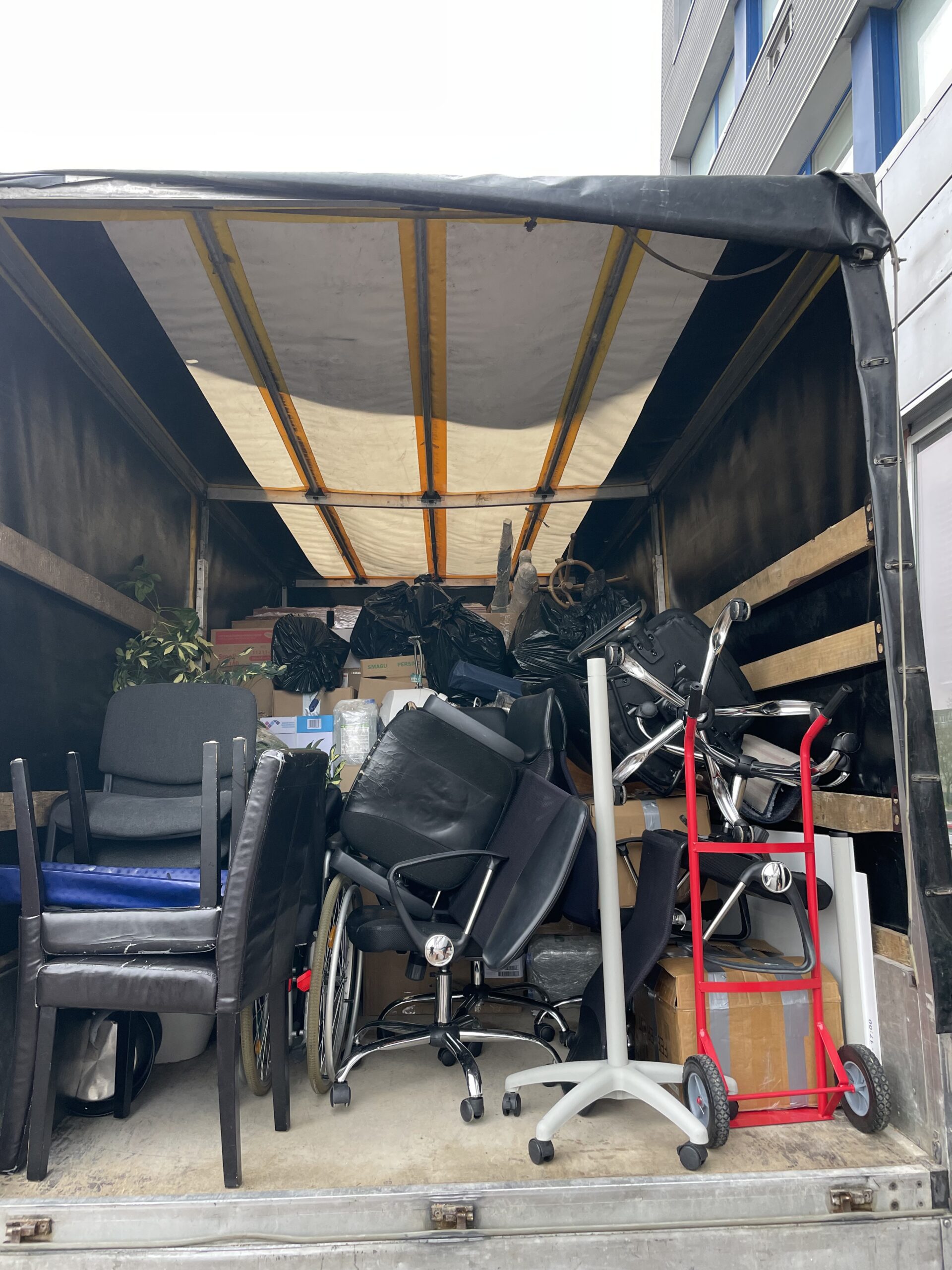 Krovinių pervežimo ir perkraustymo paslaugos