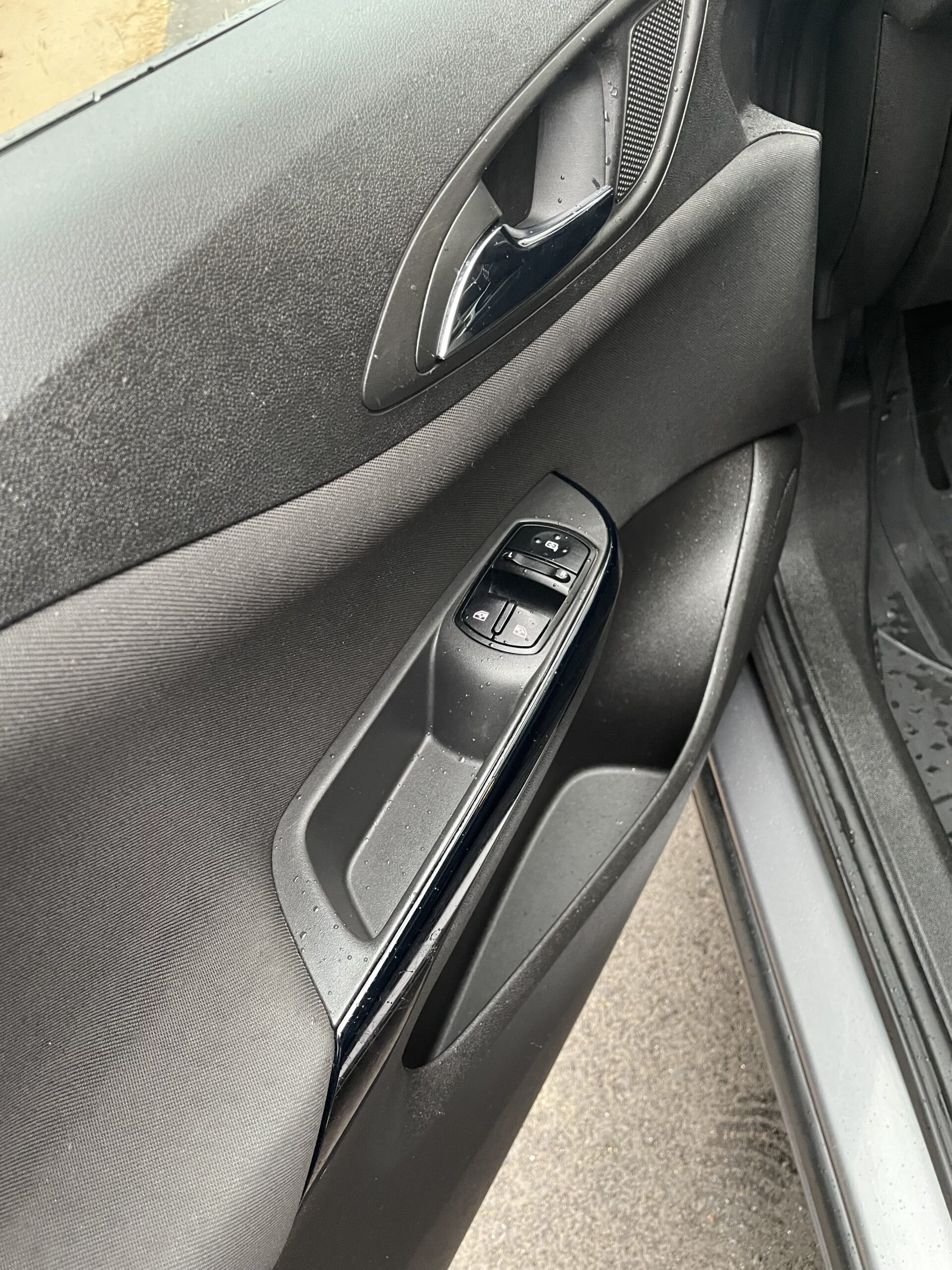 Opel corsa E 2015 benzinas 1.4 66kw