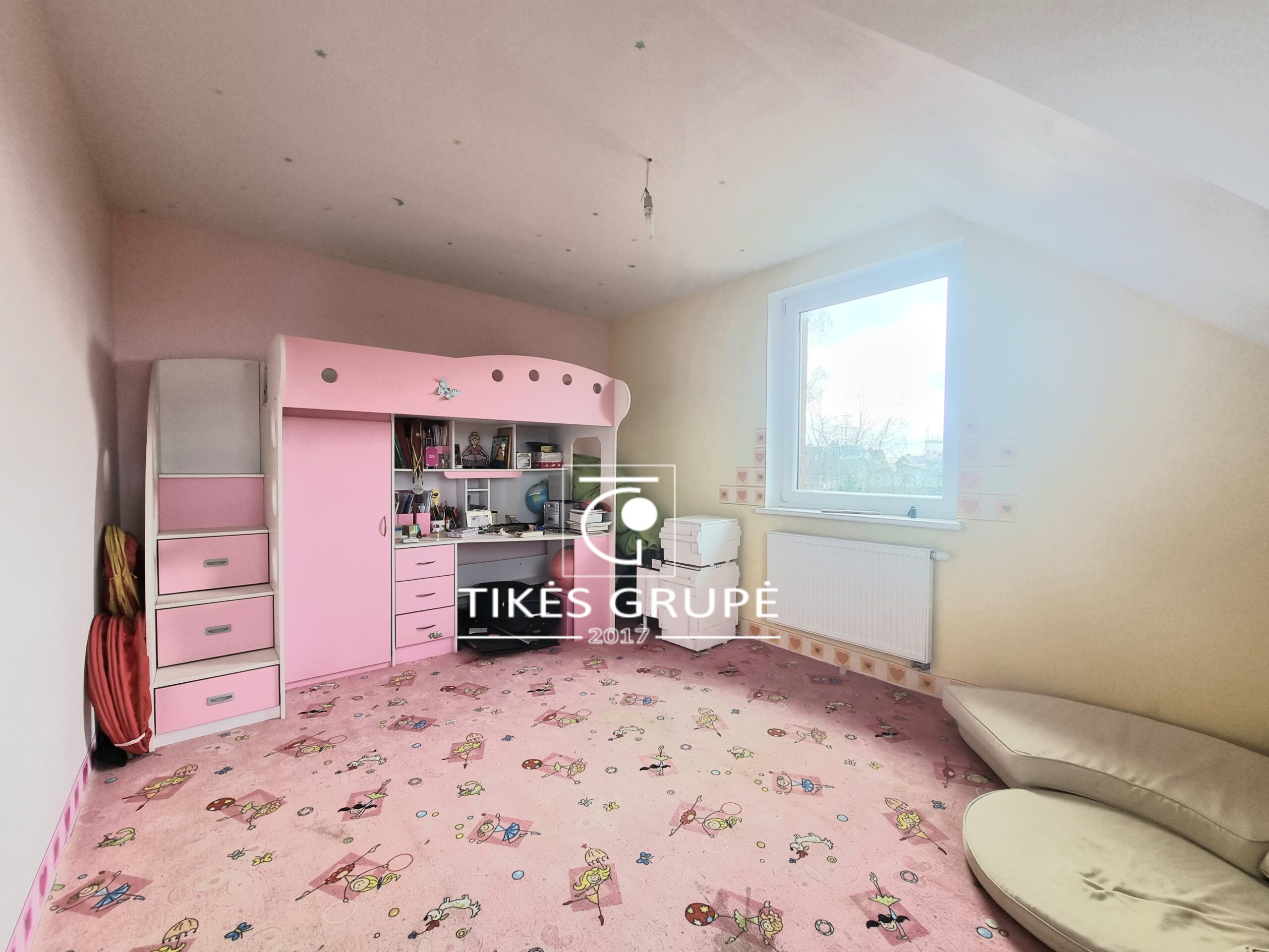 Klaipėdos raj., Kiškėnų sodų bendrijoje, šalia miško parduodamas erdvus gyvenamas 173.76 kv.m., mūrinis namas. Sklypas 6.67 aro. Namas statytas 2005 m. Atlikta namo rekonstrukcija 2013 m.