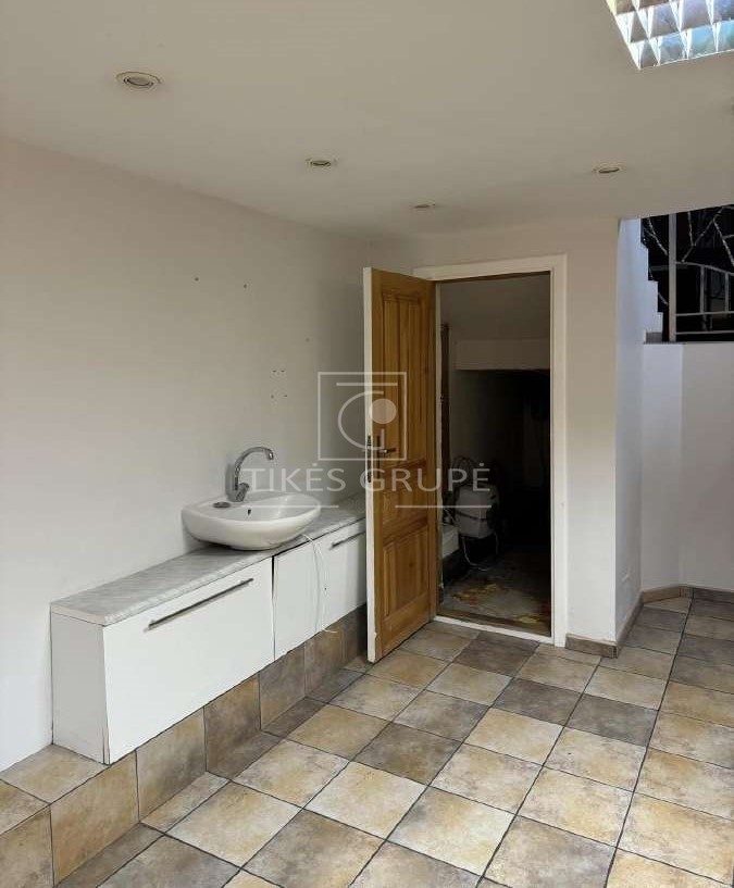 Klaipėdos senamiestyje, Turgaus g. parduodamos patalpos.