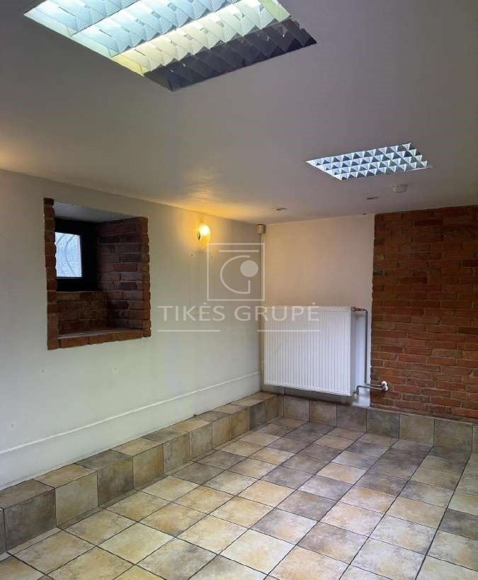 Klaipėdos senamiestyje, Turgaus g. parduodamos patalpos.