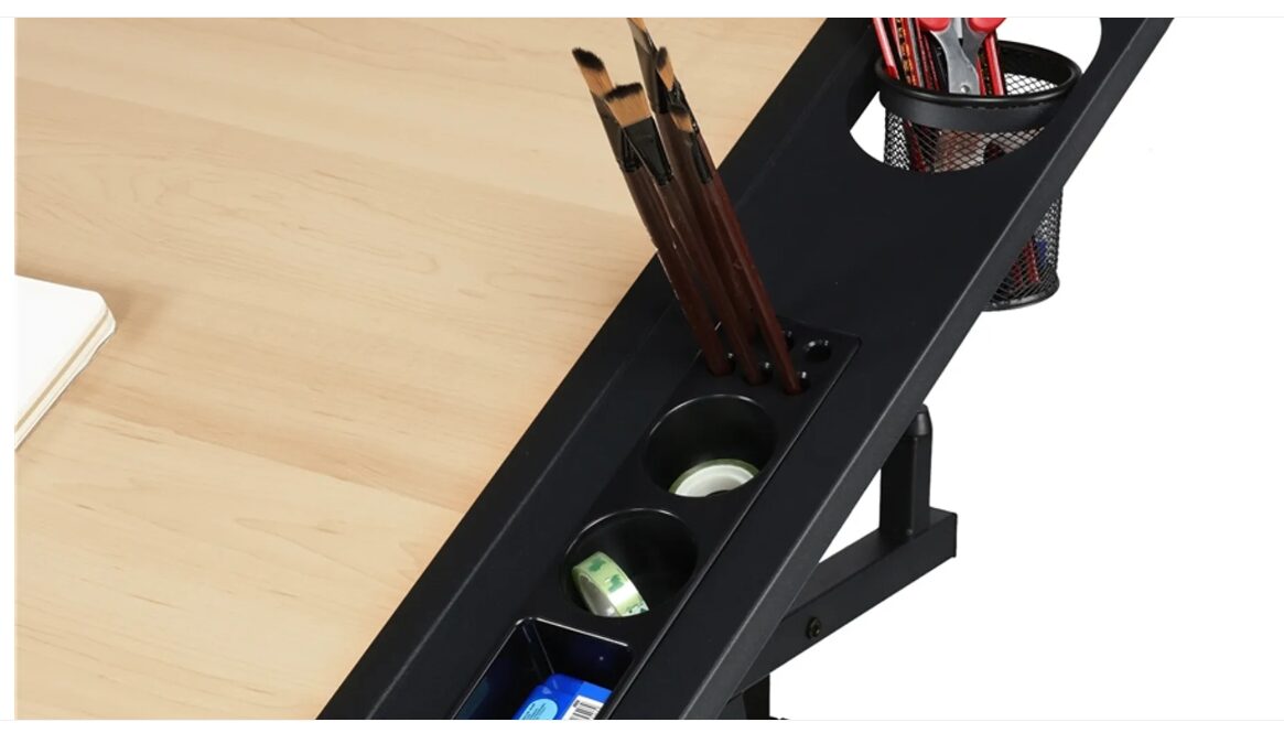 Reguliuojamo aukščio darbo (piešimo, braižymo) stalas.