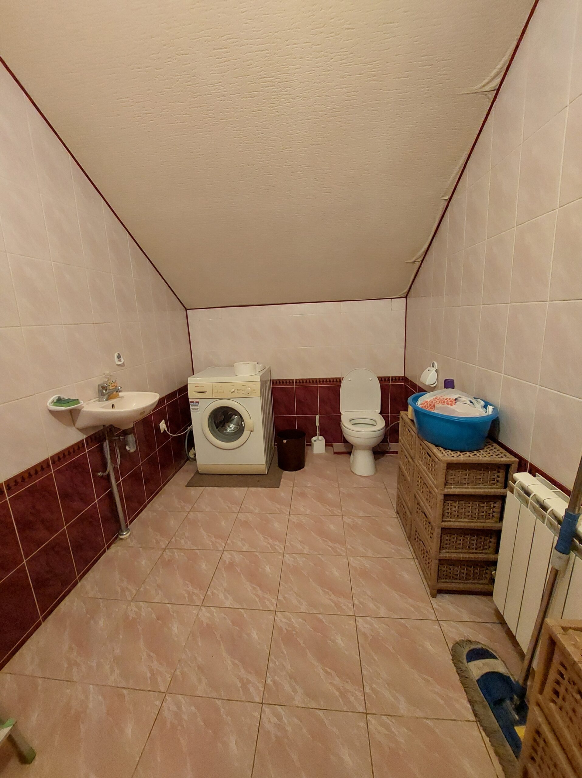 Jakuose išnuomojamas gyvenamo namo 2aukštas