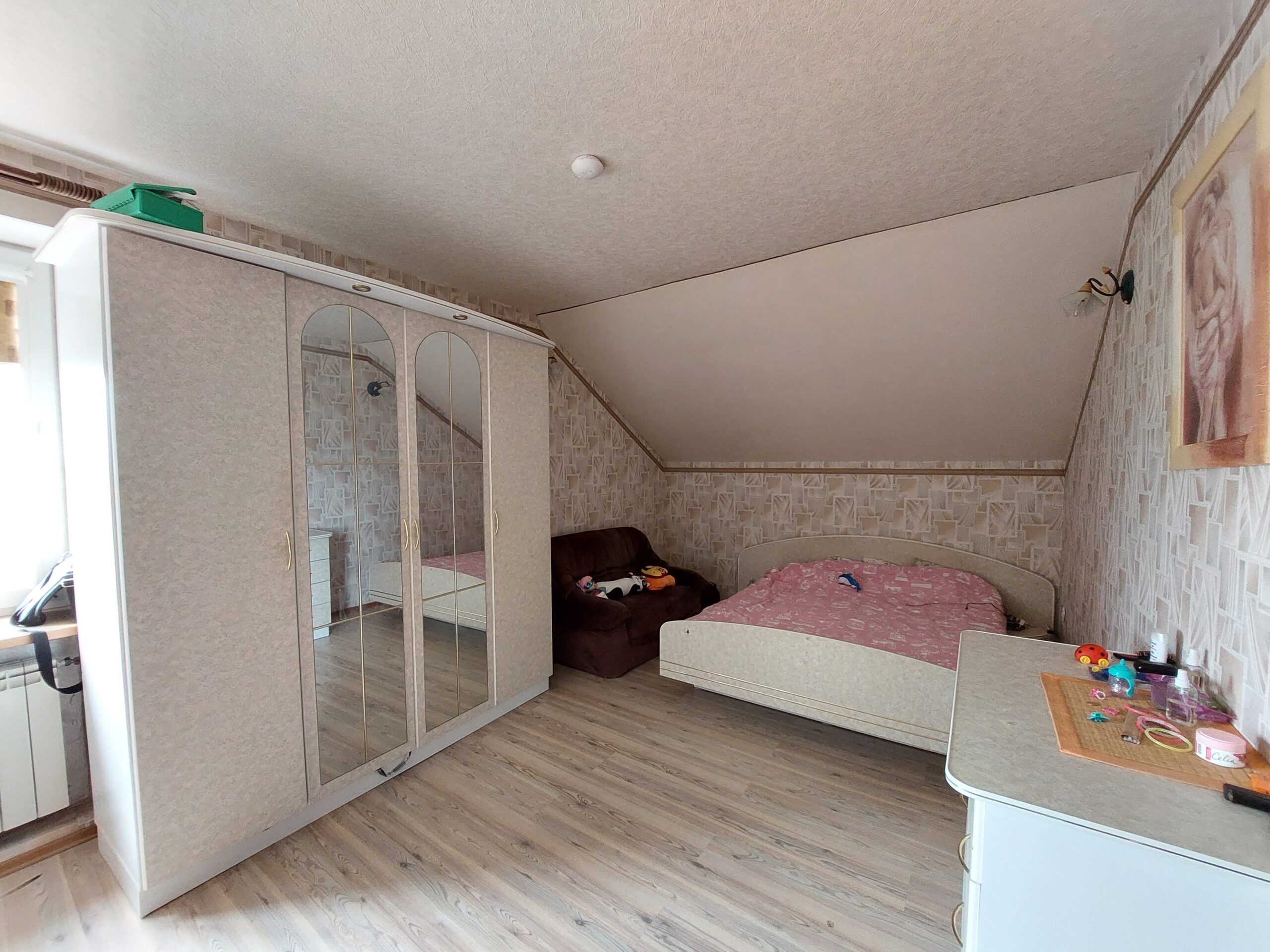 Jakuose išnuomojamas gyvenamo namo 2aukštas