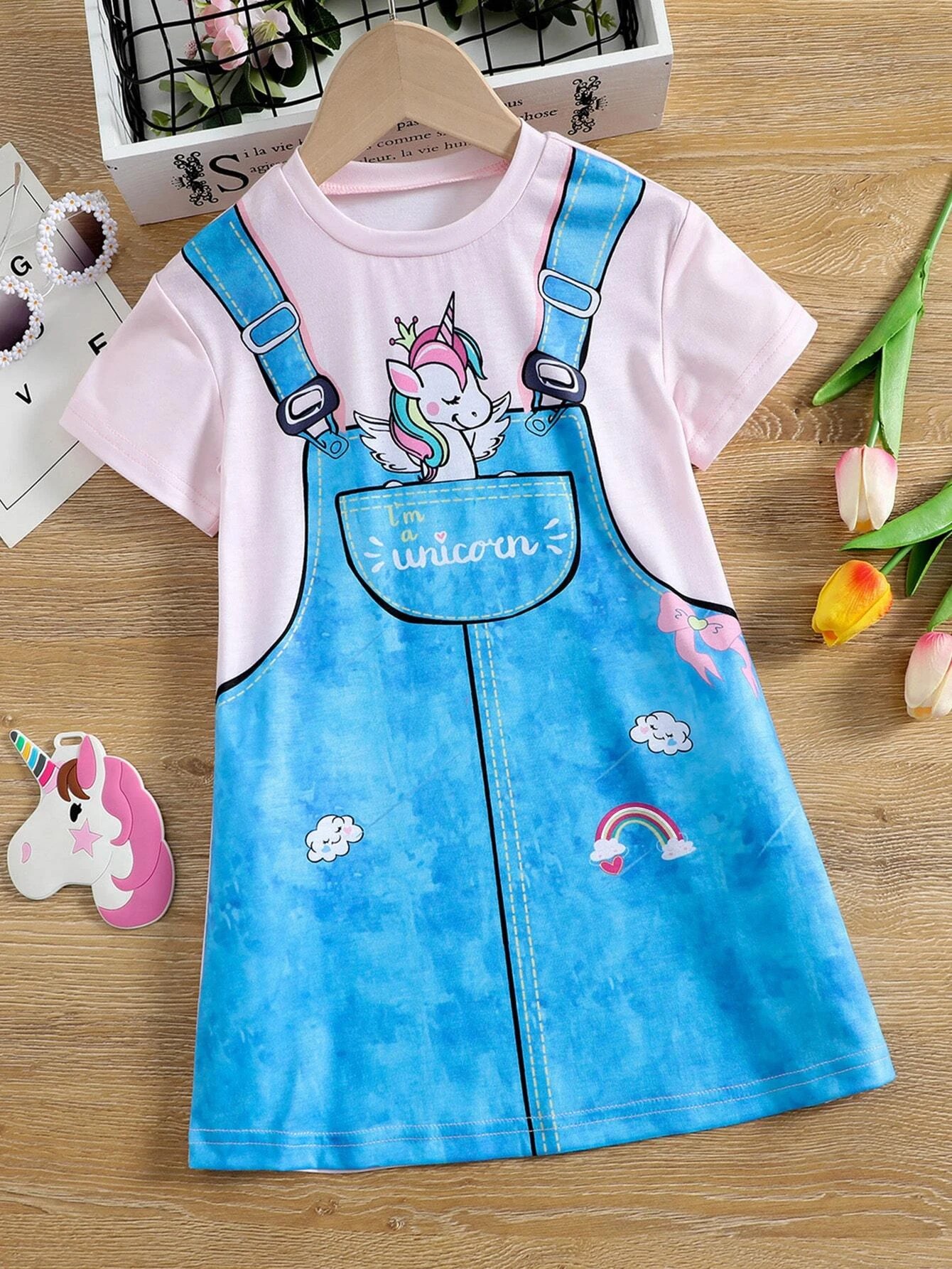 Džinsų imitacijos suknelė su vienaragiu