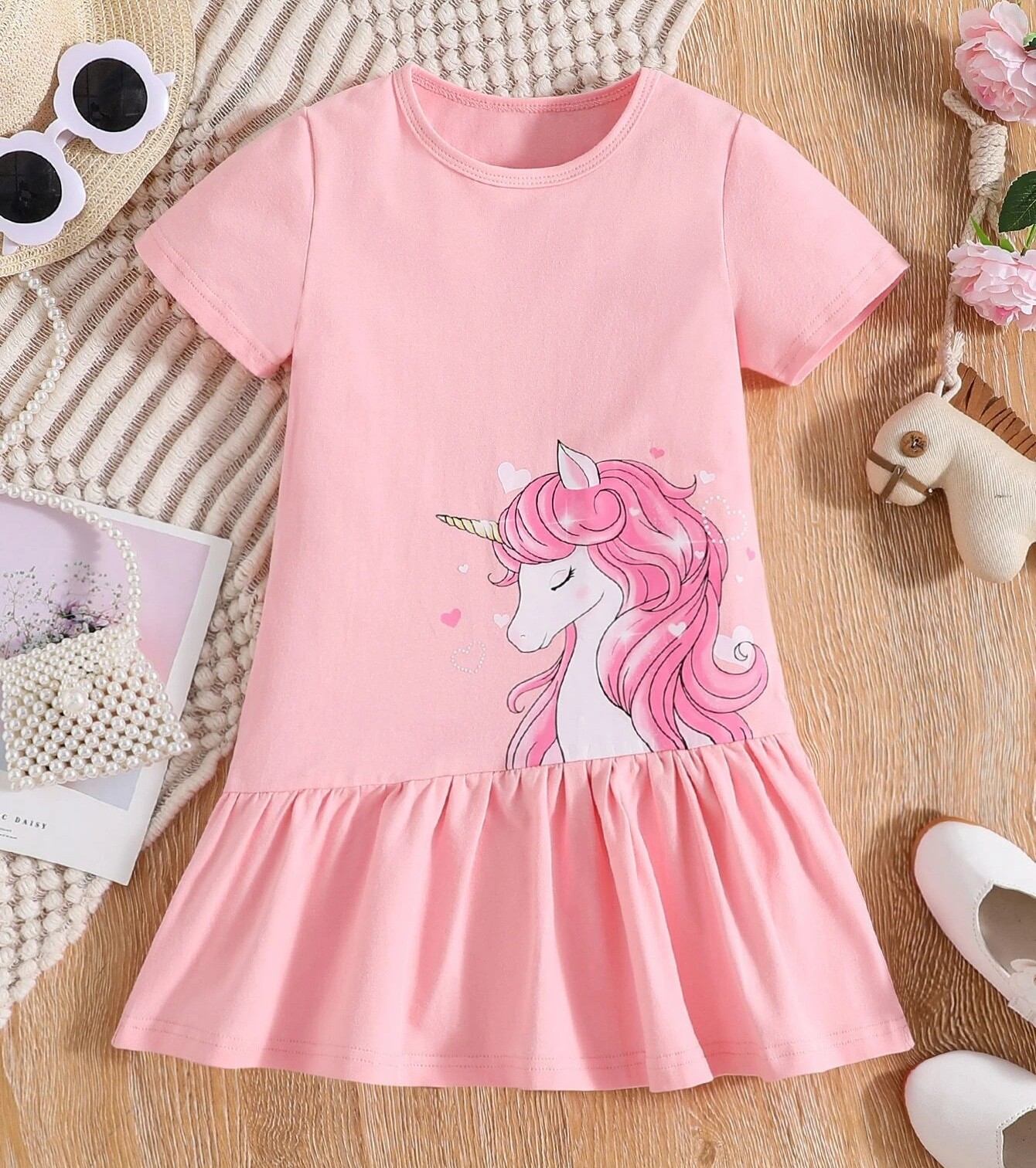 Rožinė suknelė trumpomis rankovėmis