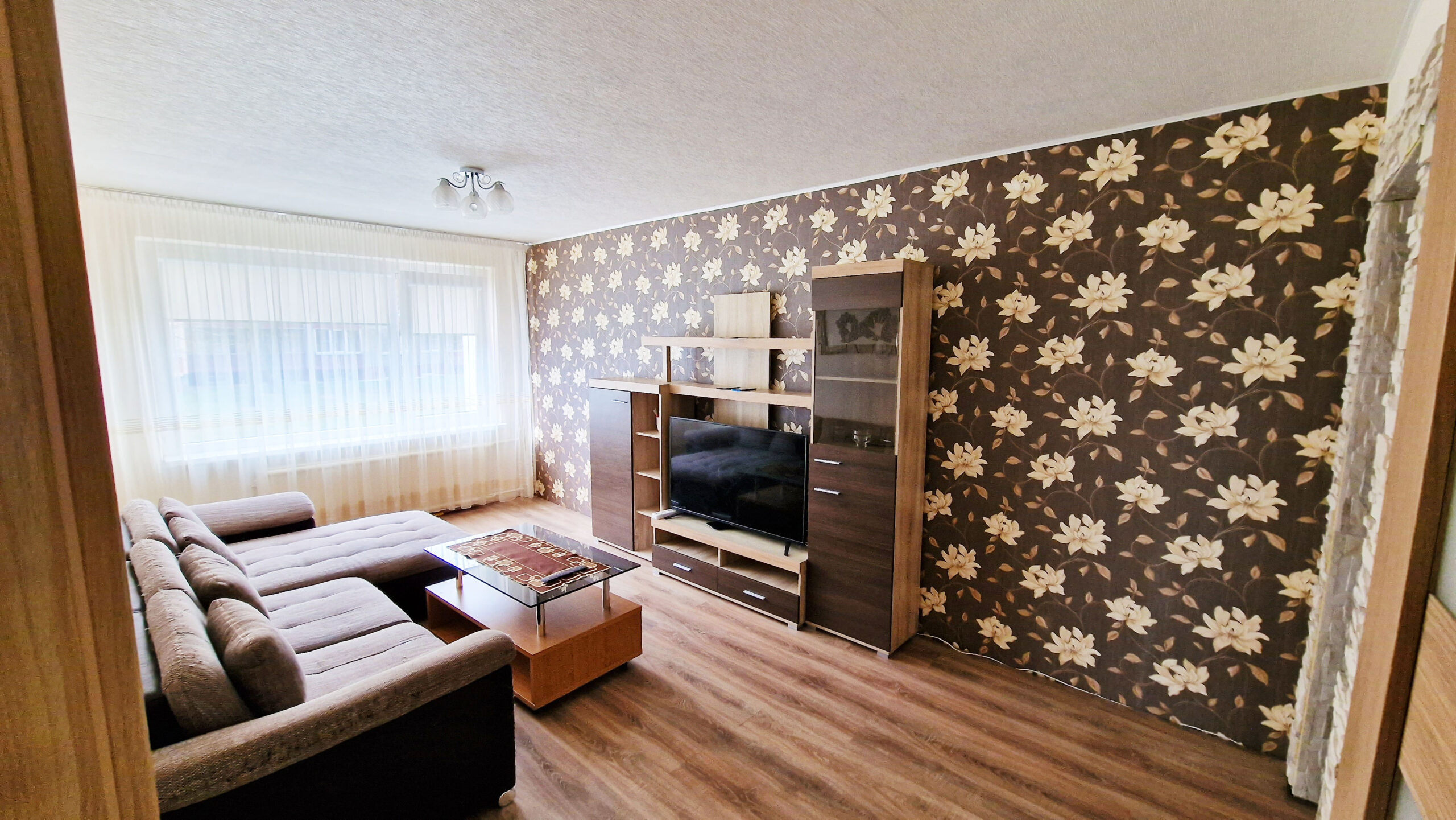 Parduodamas 3 kambarių butas pirmame aukšte Molainių g. 46, Panevėžyje.