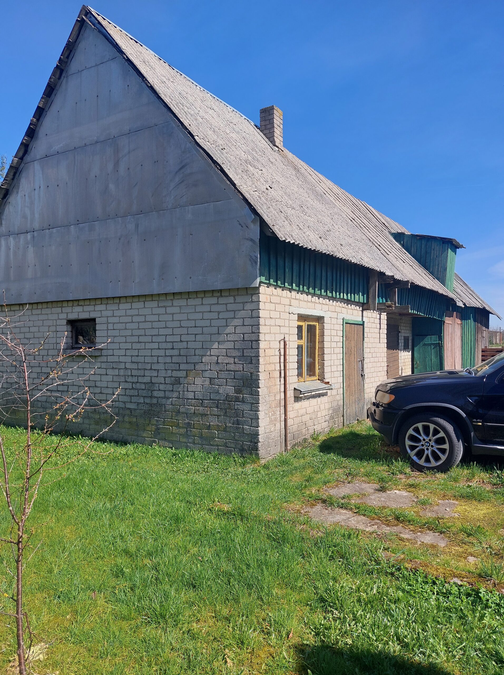 Parduodu namą su ūkiniais pastatais.