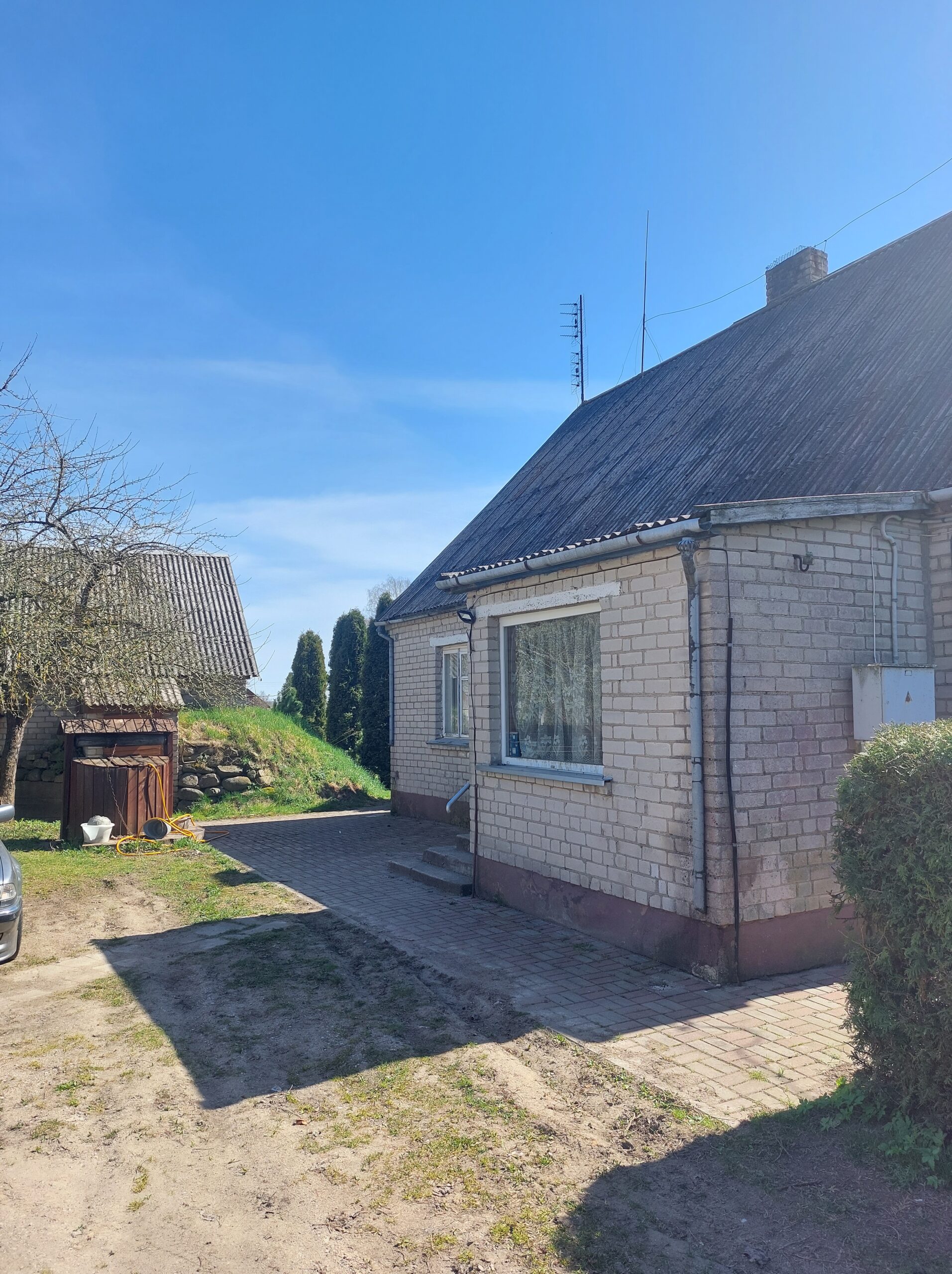 Parduodu namą su ūkiniais pastatais.