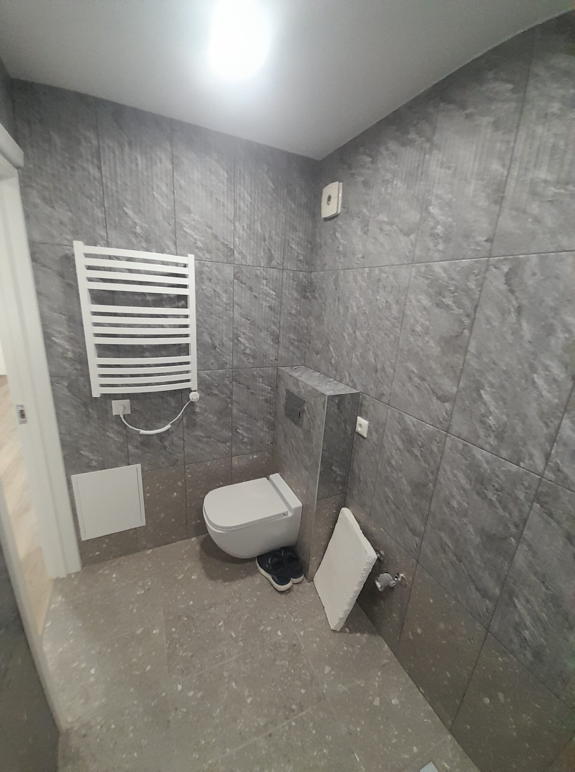 Parduodamas 1 k, butas cokolyje Šventojoje Mokyklos g.