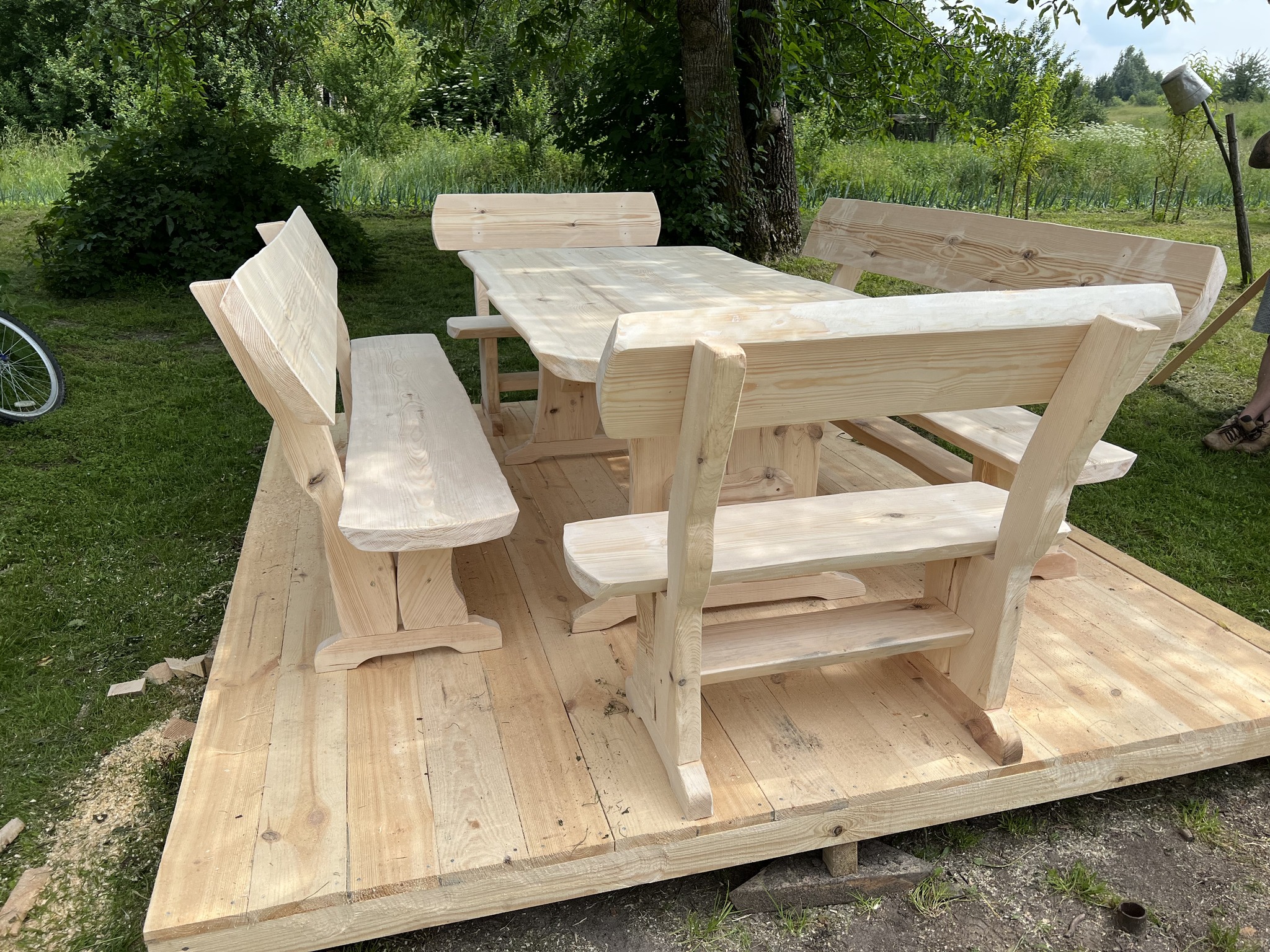 Pušiniai lauko baldai