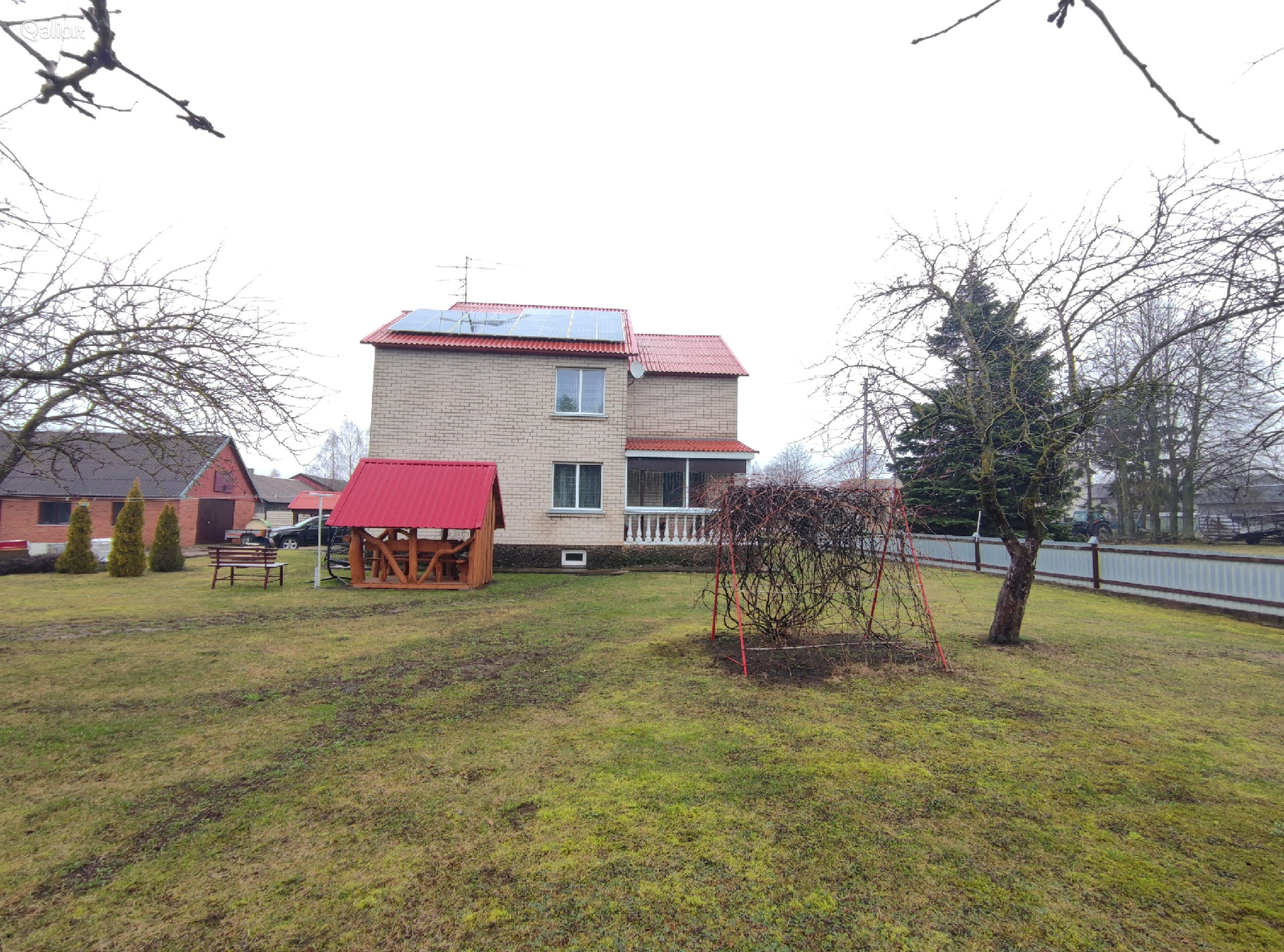 NAMAS SU SAULĖS KOLEKTORIAIS, ALYTAUS R.