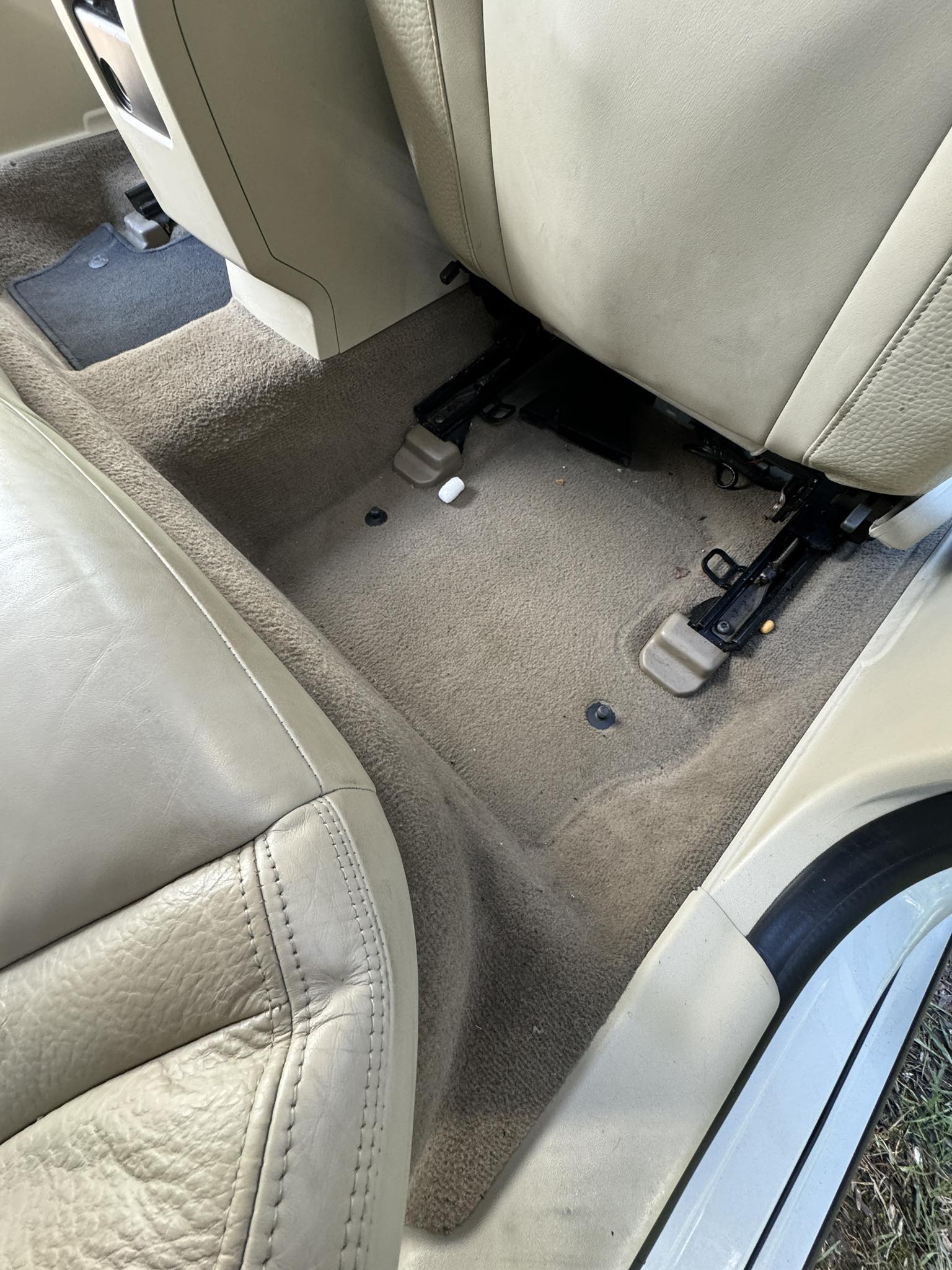 Profesionalus automobilio salono cheminis valymas