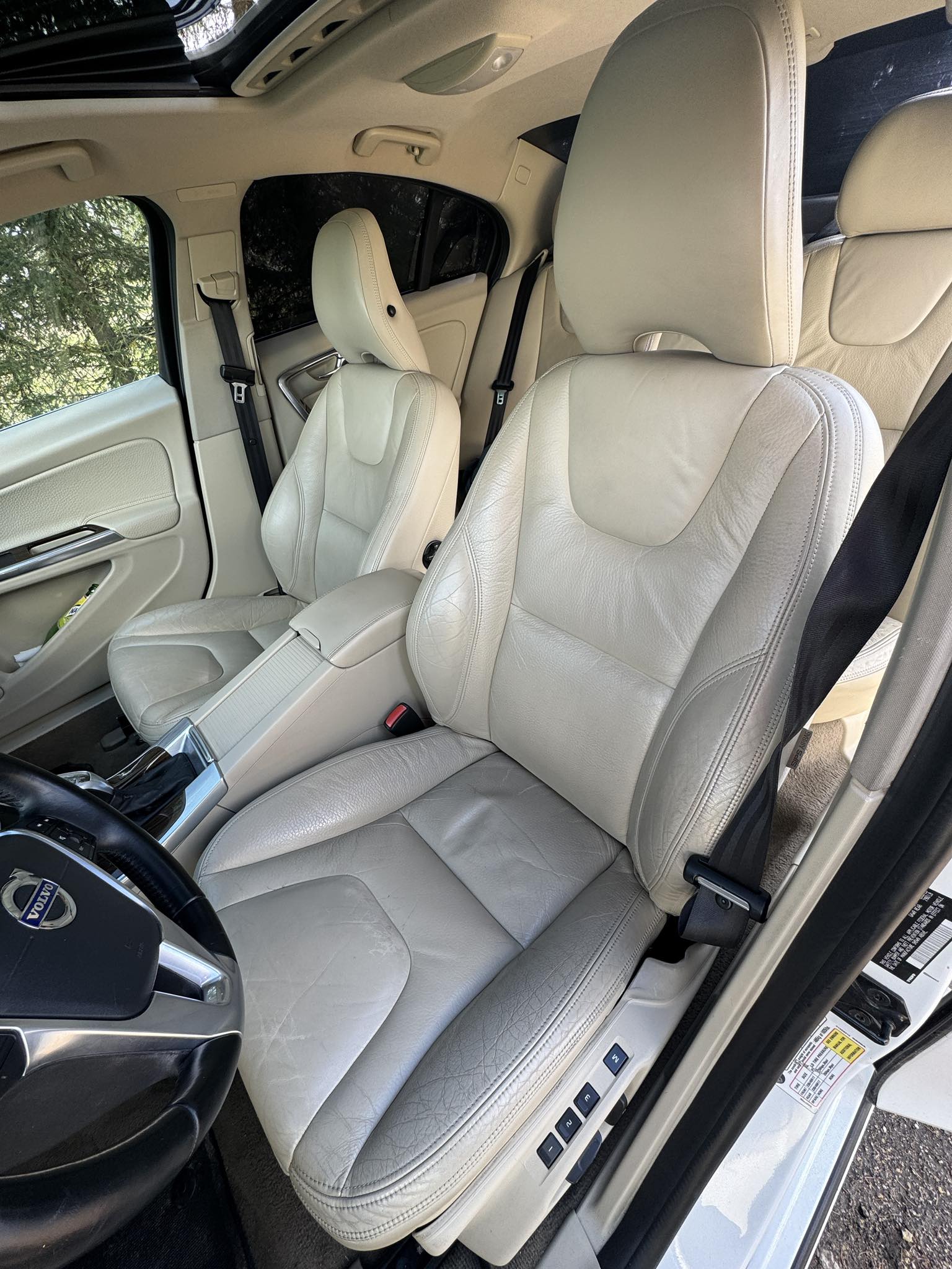 Profesionalus automobilio salono cheminis valymas