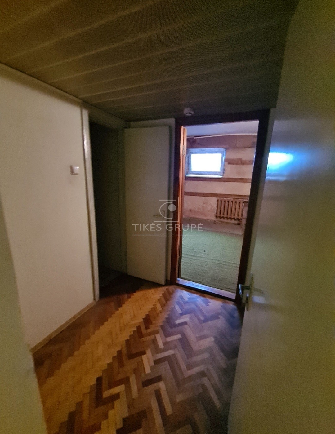 Kretingoje, Vytauto g., nuomojamos komercinės paskirties pusrūsio patalpos.