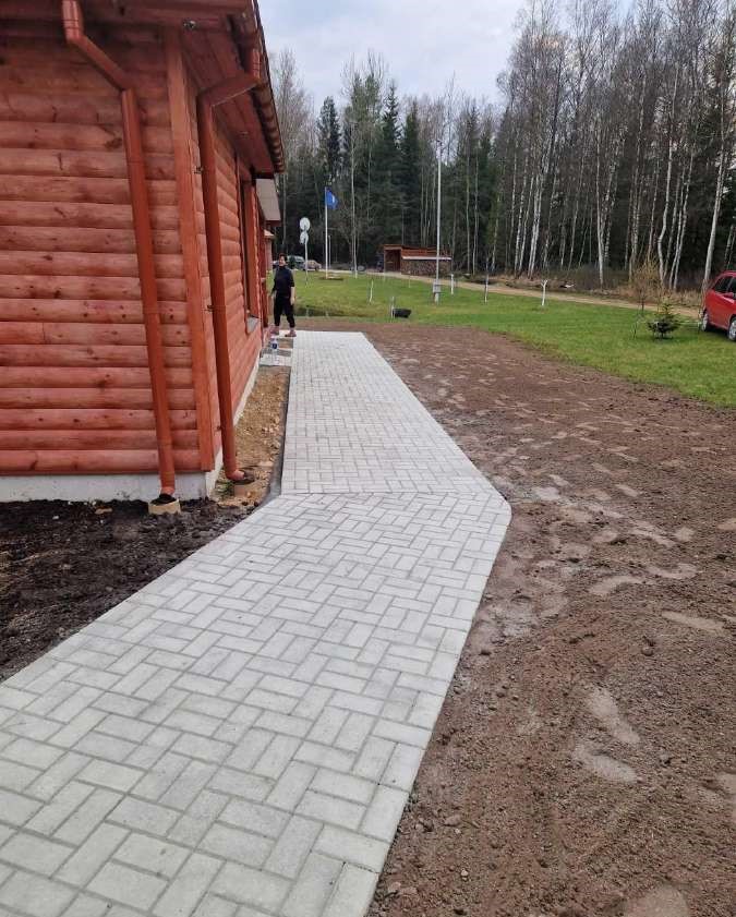 Pamatų, polių liejimas, trinkelių, bortų įrengimas